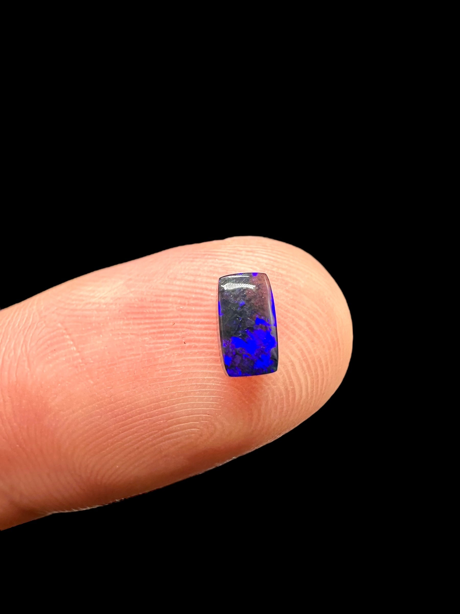 Australian black opal 0,5ct – Cabochon – Lightning Ridge, Australia - AO018