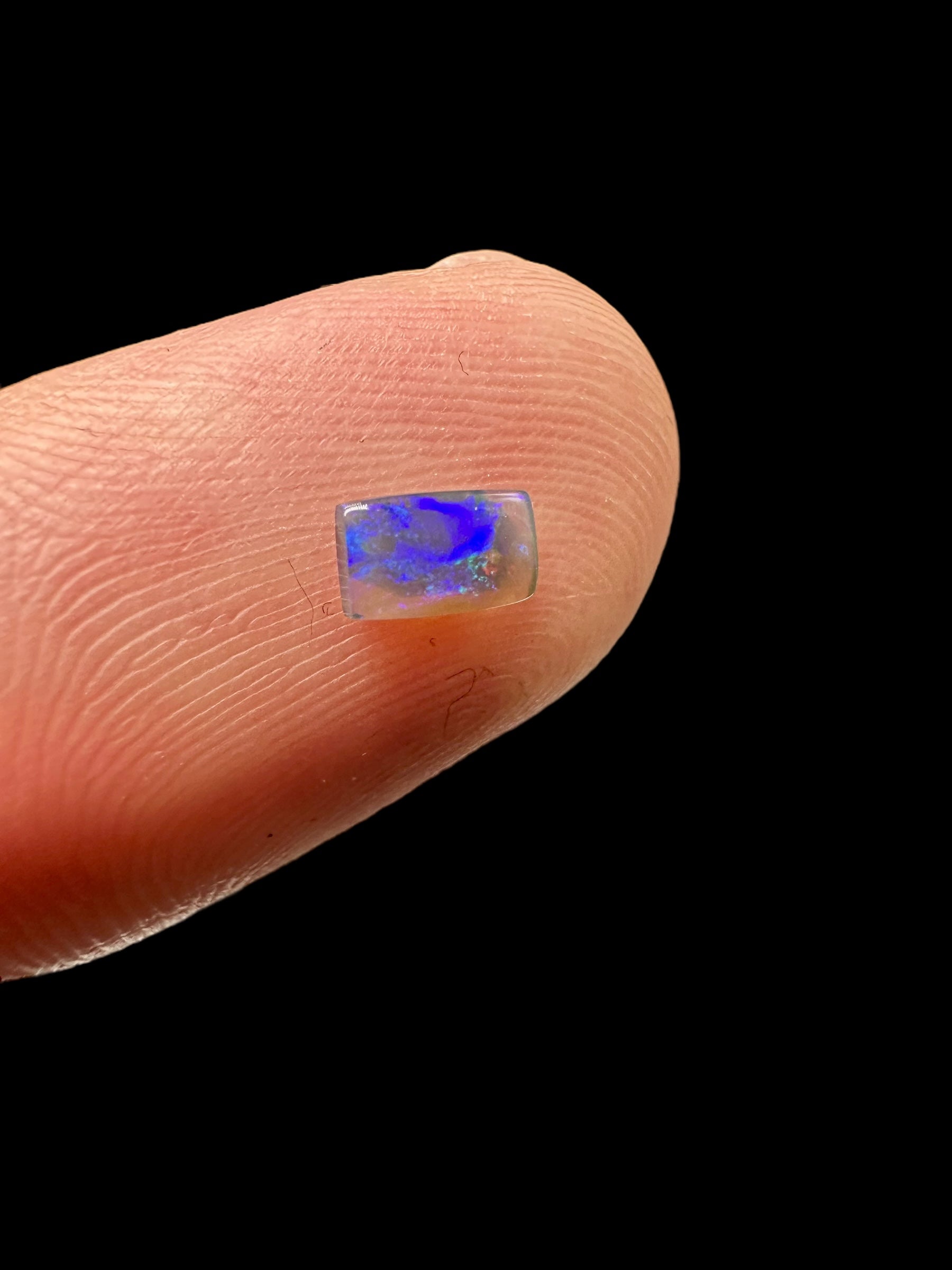 Australian black opal 0,25ct – Cabochon – Lightning Ridge, Australia