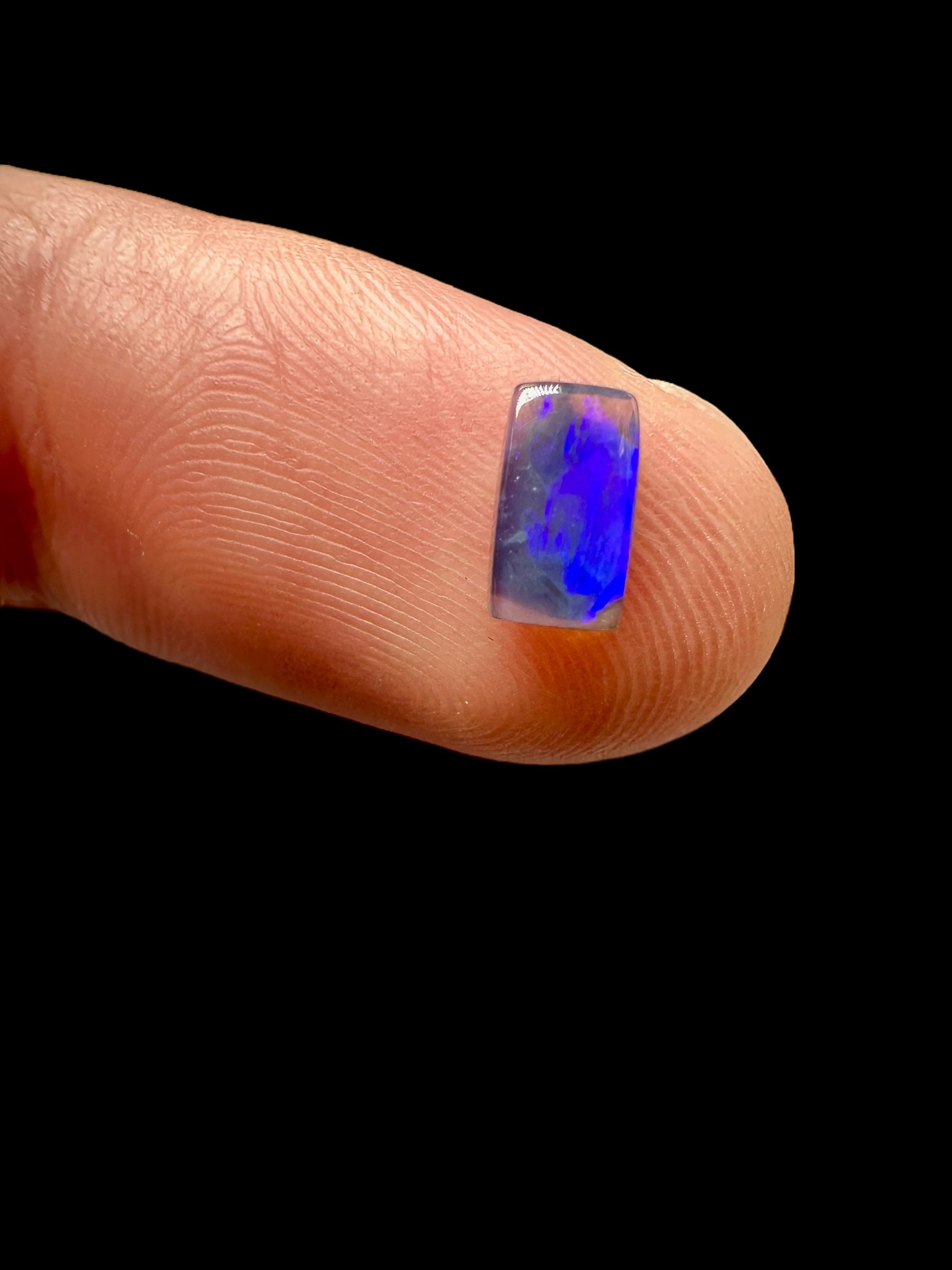Australian black opal 0,55ct – Cabochon – Lightning Ridge, Australia - AO025