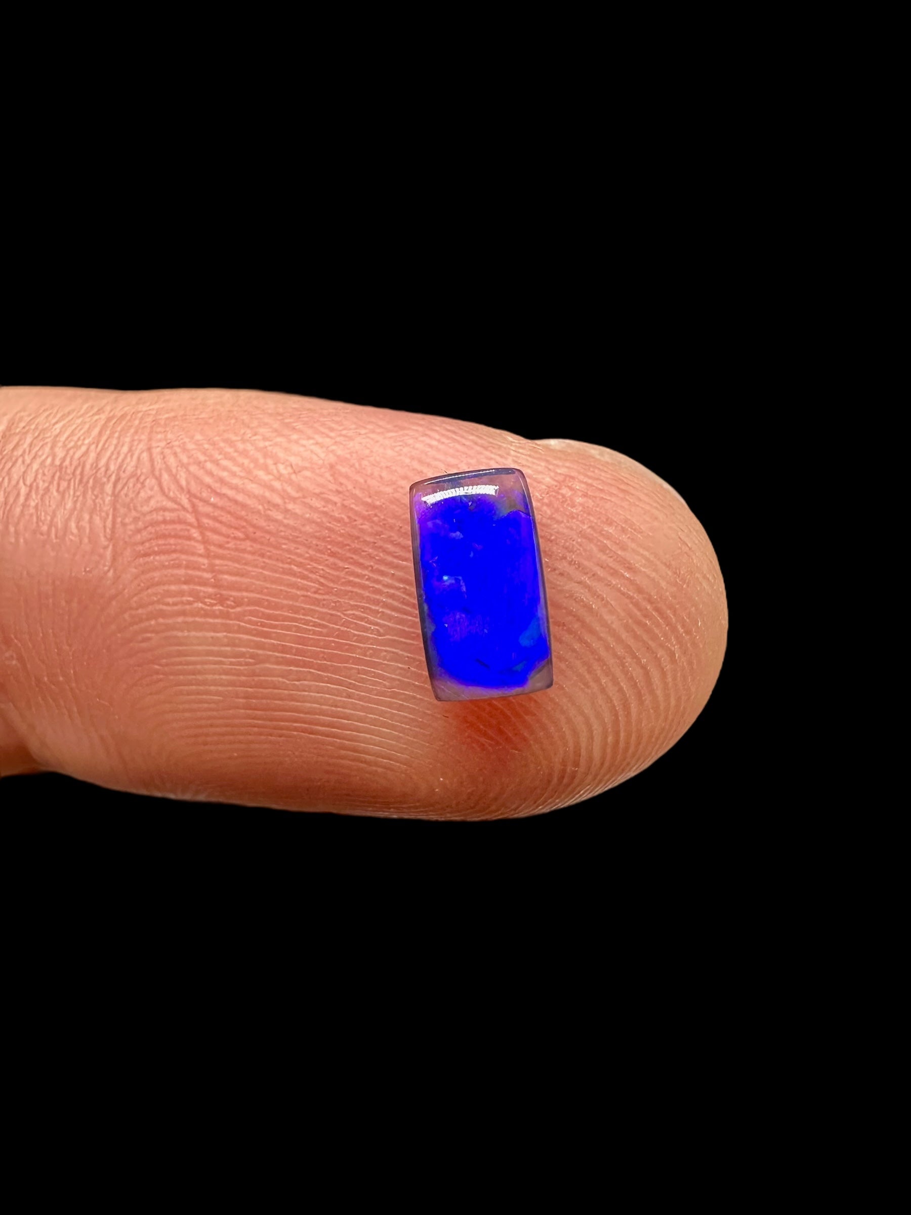 Australian black opal 0,55ct – Cabochon – Lightning Ridge, Australia