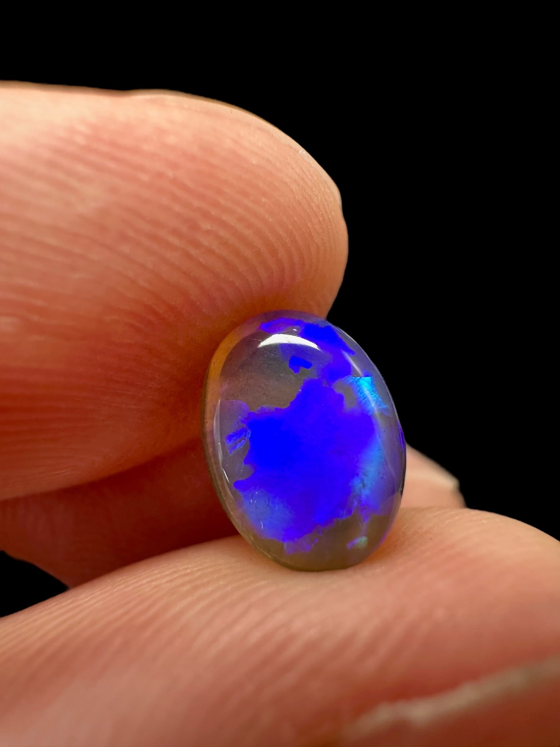 Australian black opal 1,85ct – Cabochon – Lightning Ridge, Australia - AO026