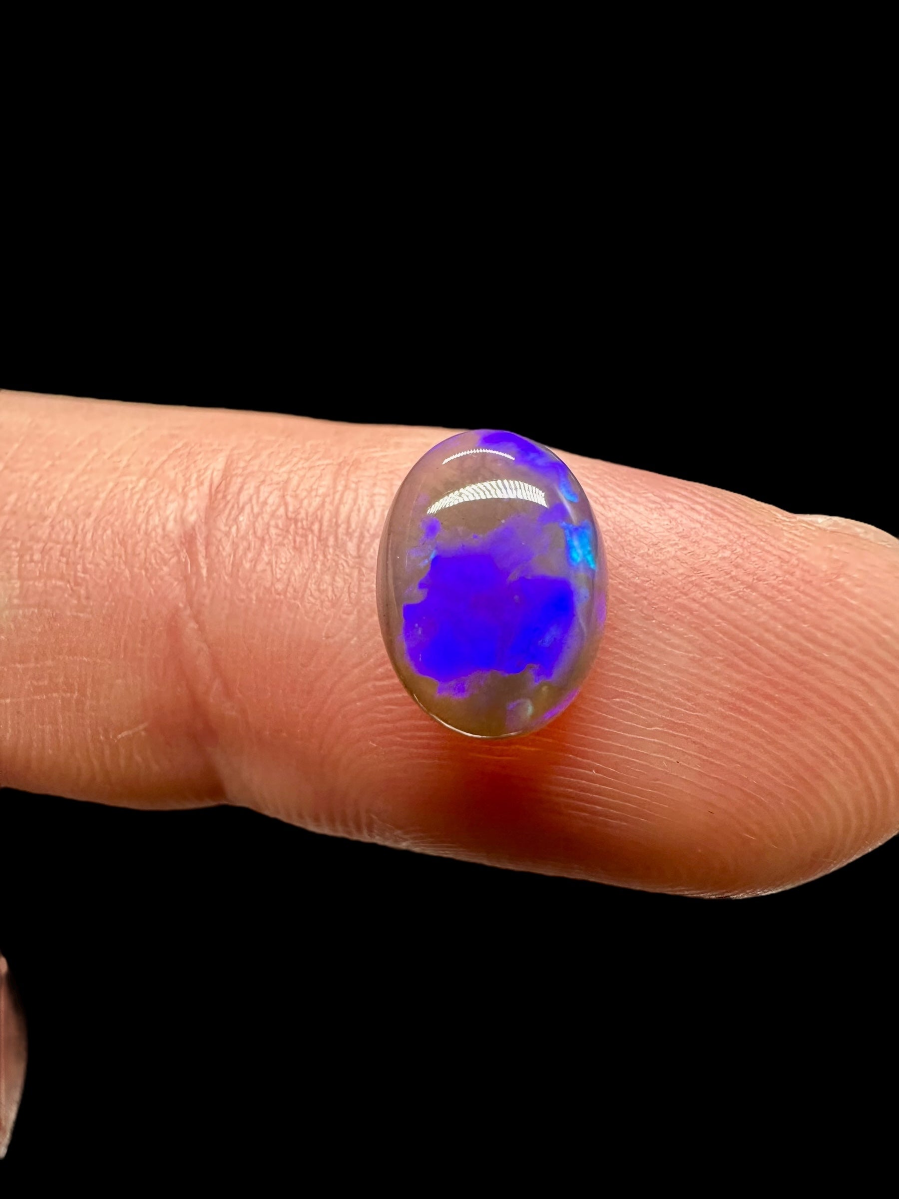 Australian black opal 1,85ct – Cabochon – Lightning Ridge, Australia - AO026