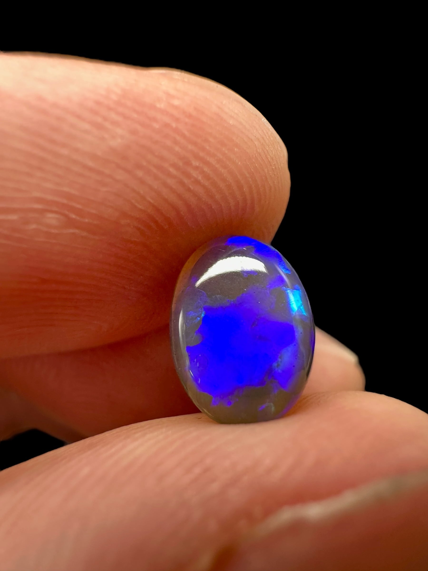 Australian black opal 1,85ct – Cabochon – Lightning Ridge, Australia - AO026