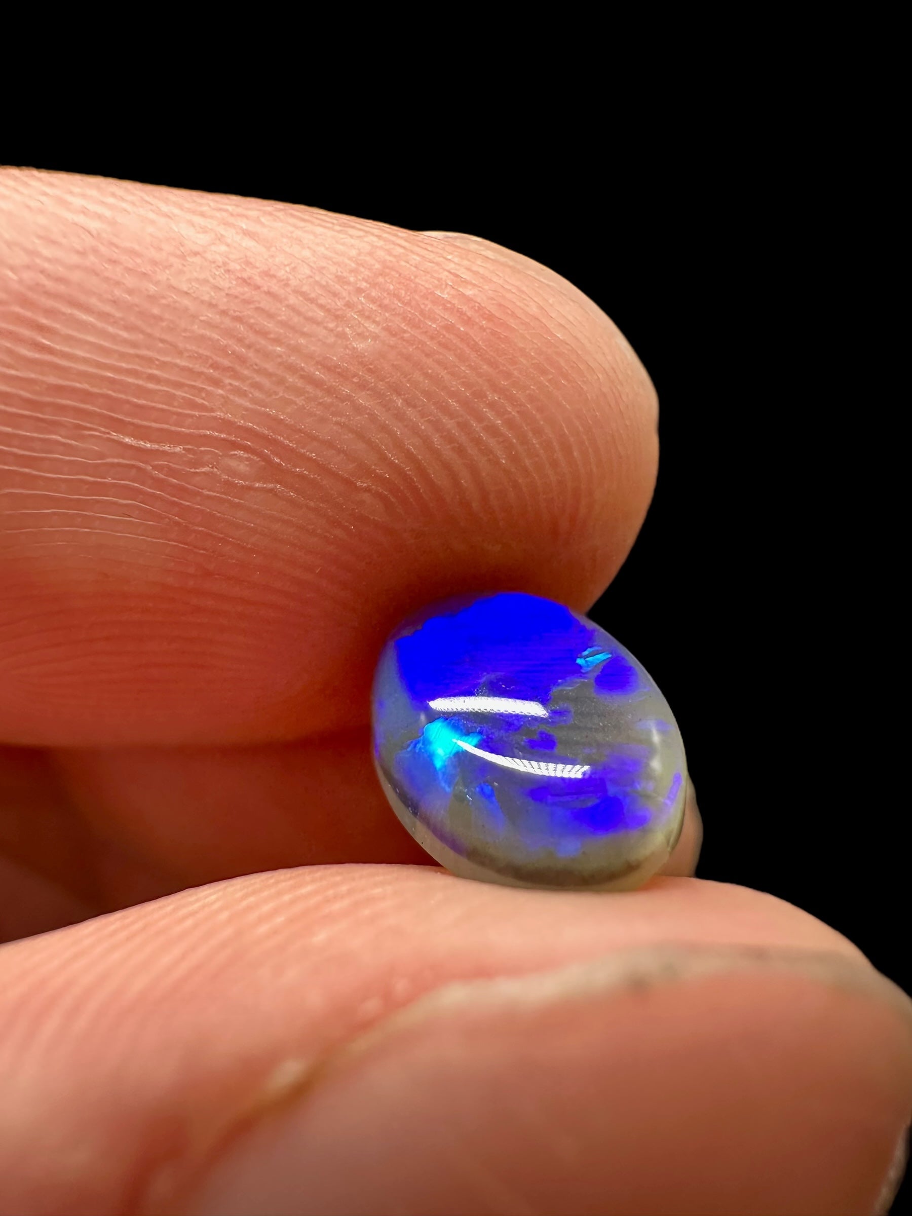 Australian black opal 1,85ct – Cabochon – Lightning Ridge, Australia - AO026