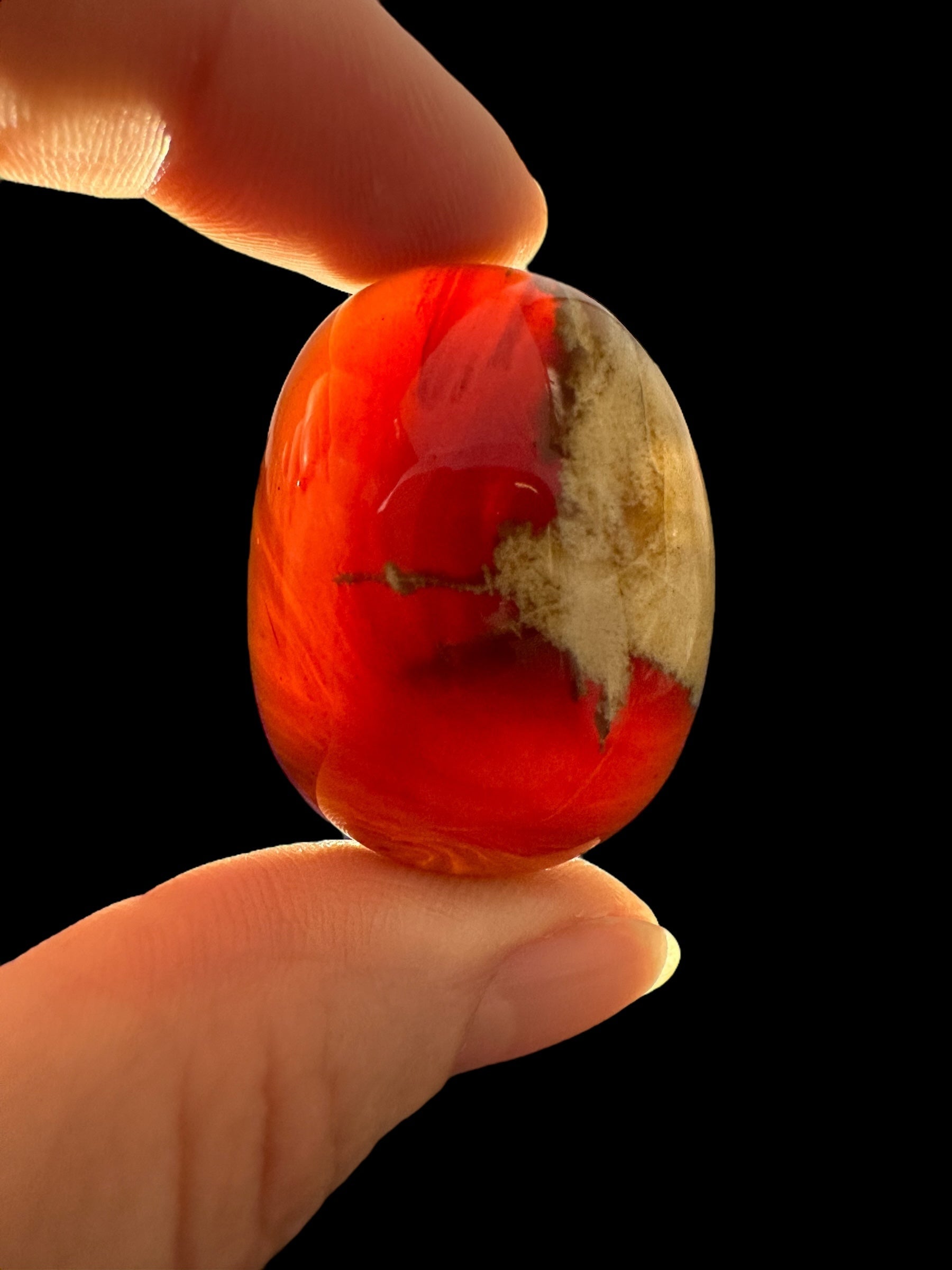 Tumbled amber – Sumatra, Indonesia - JN247