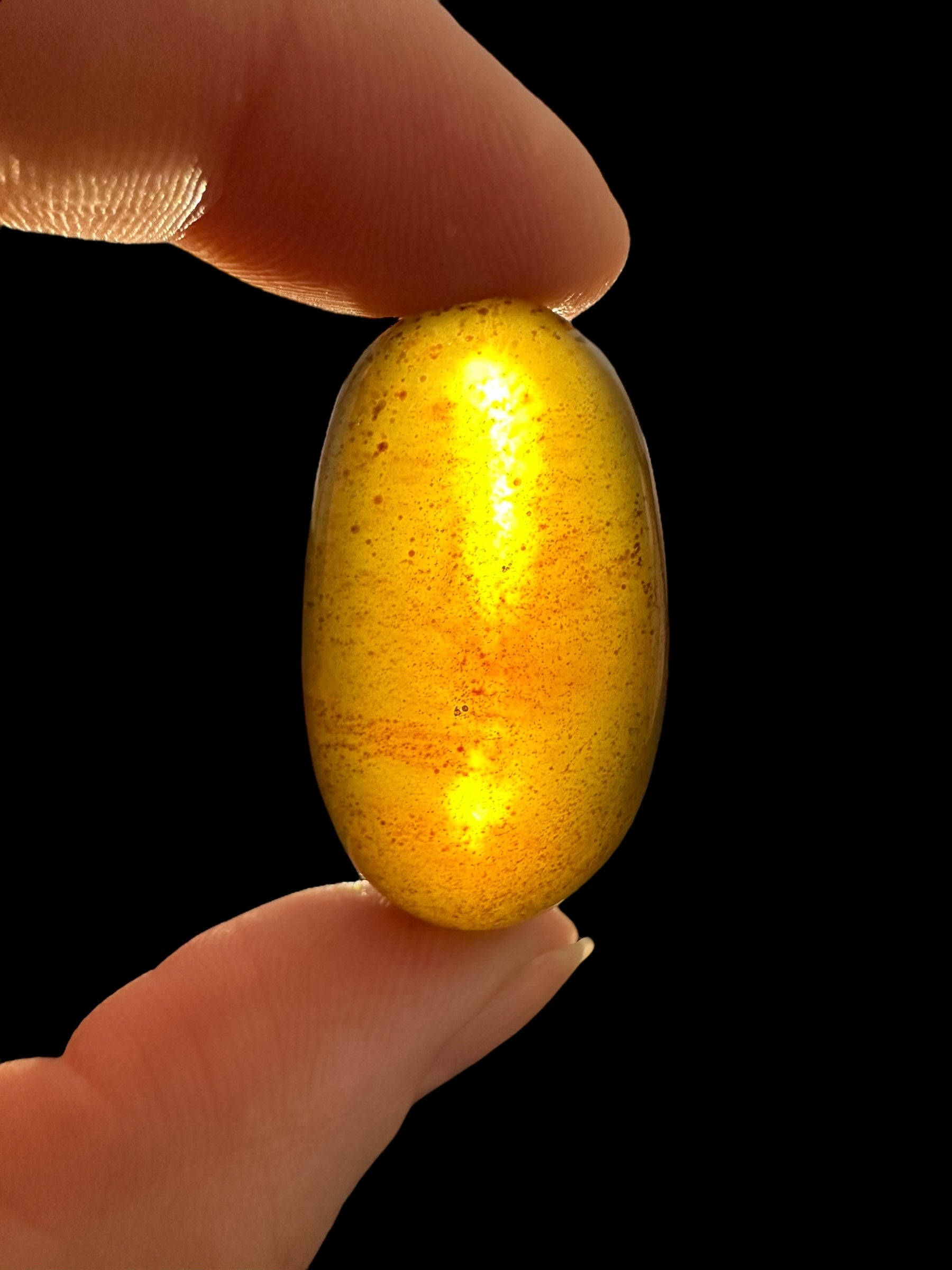 Tumbled amber – Sumatra, Indonesia - JN248