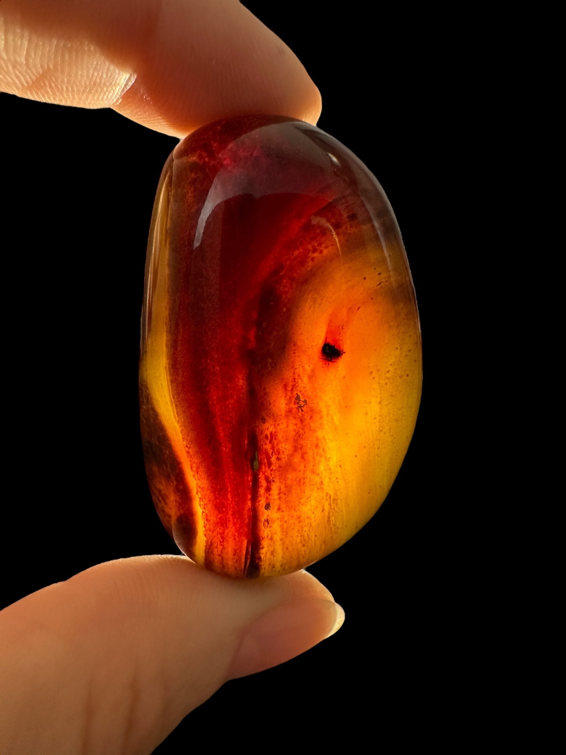 Tumbled amber – Sumatra, Indonesia - JN255