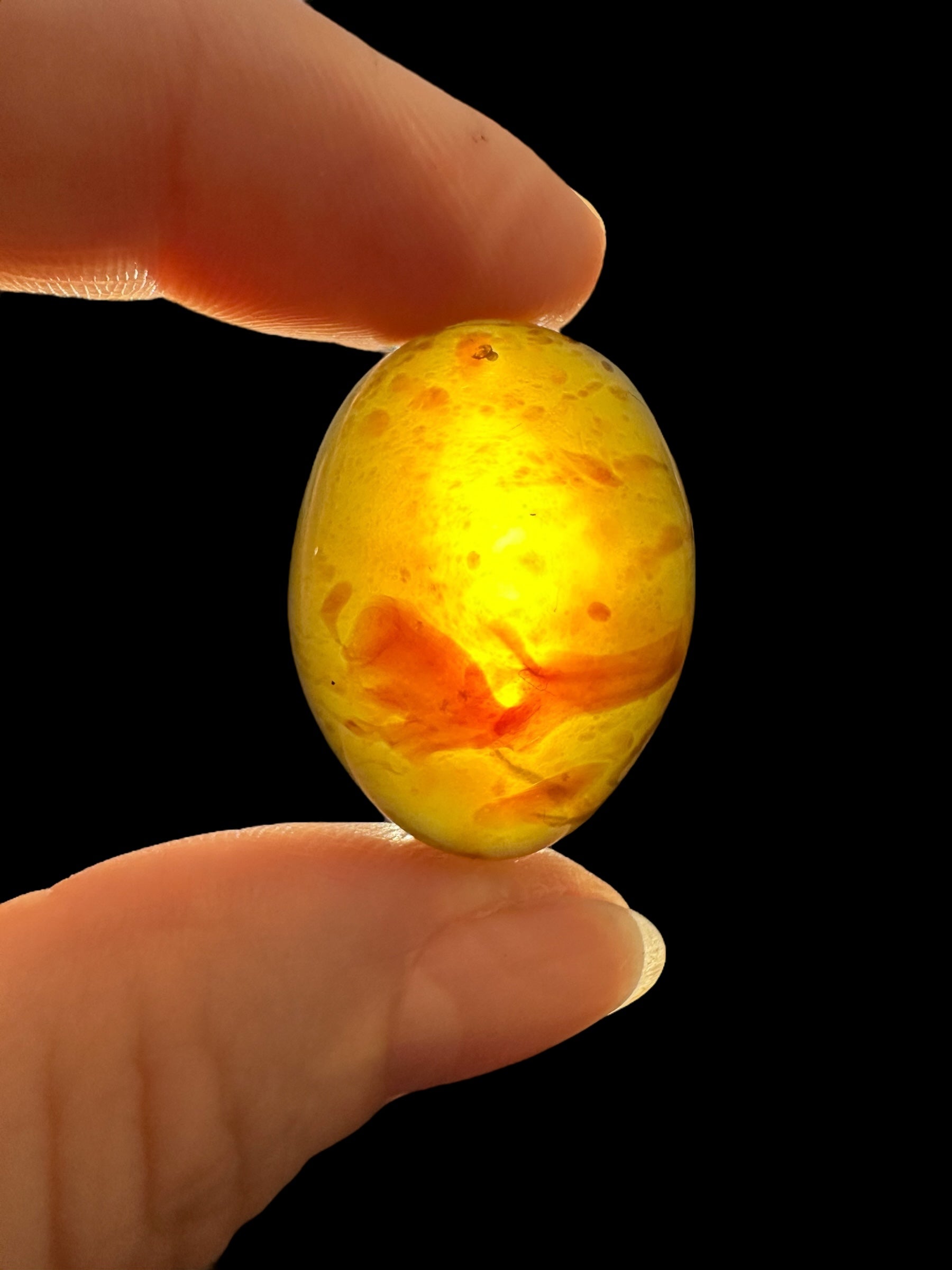 Tumbled amber – Sumatra, Indonesia - JN256