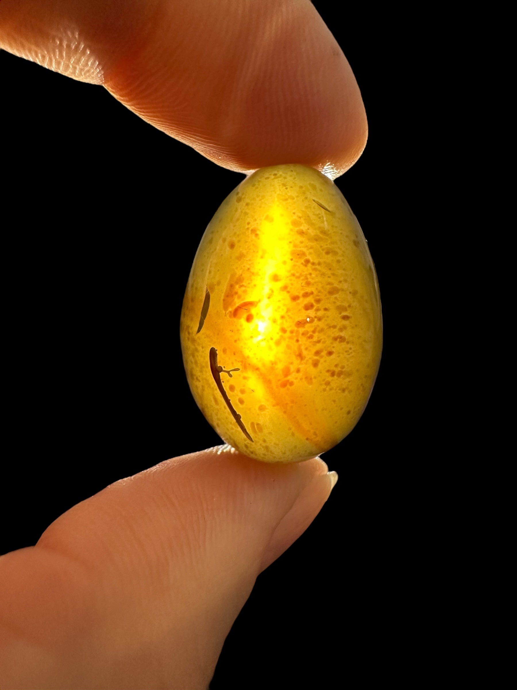 Tumbled amber – Sumatra, Indonesia - JN258