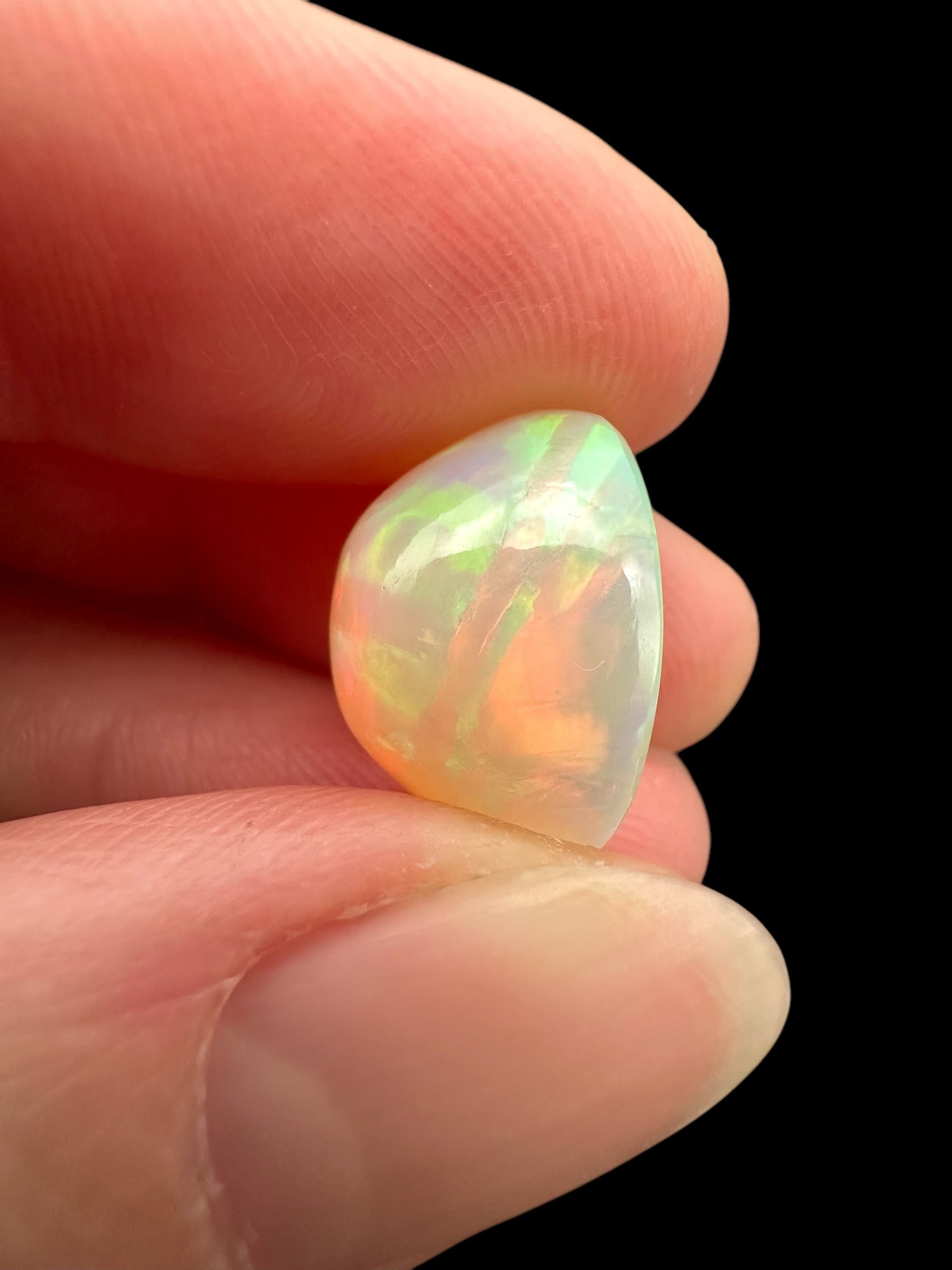 Precious opal cabochon 6,7ct – Welo, Ethiopia - OPK070