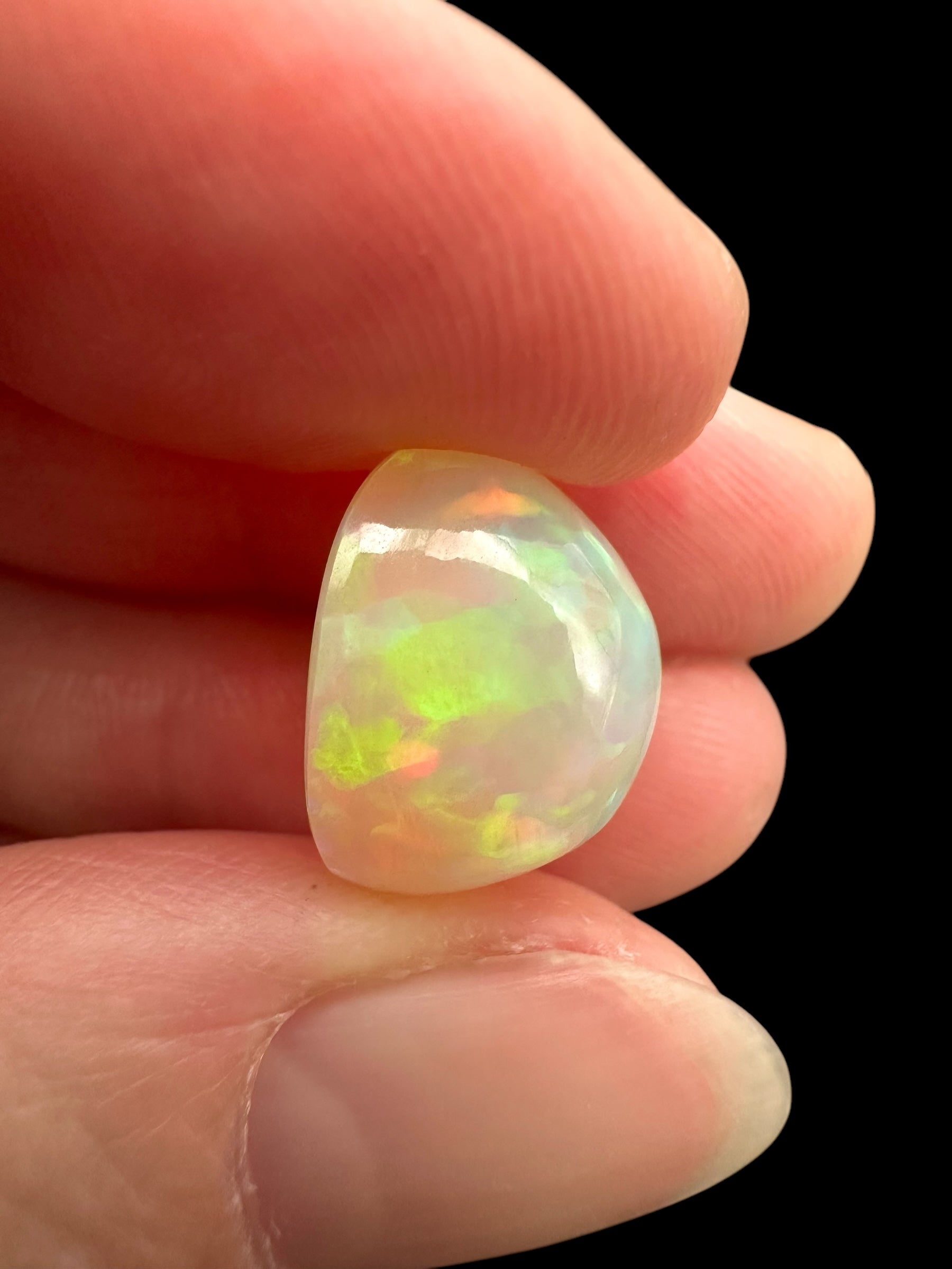 Precious opal cabochon 6,7ct – Welo, Ethiopia - OPK070