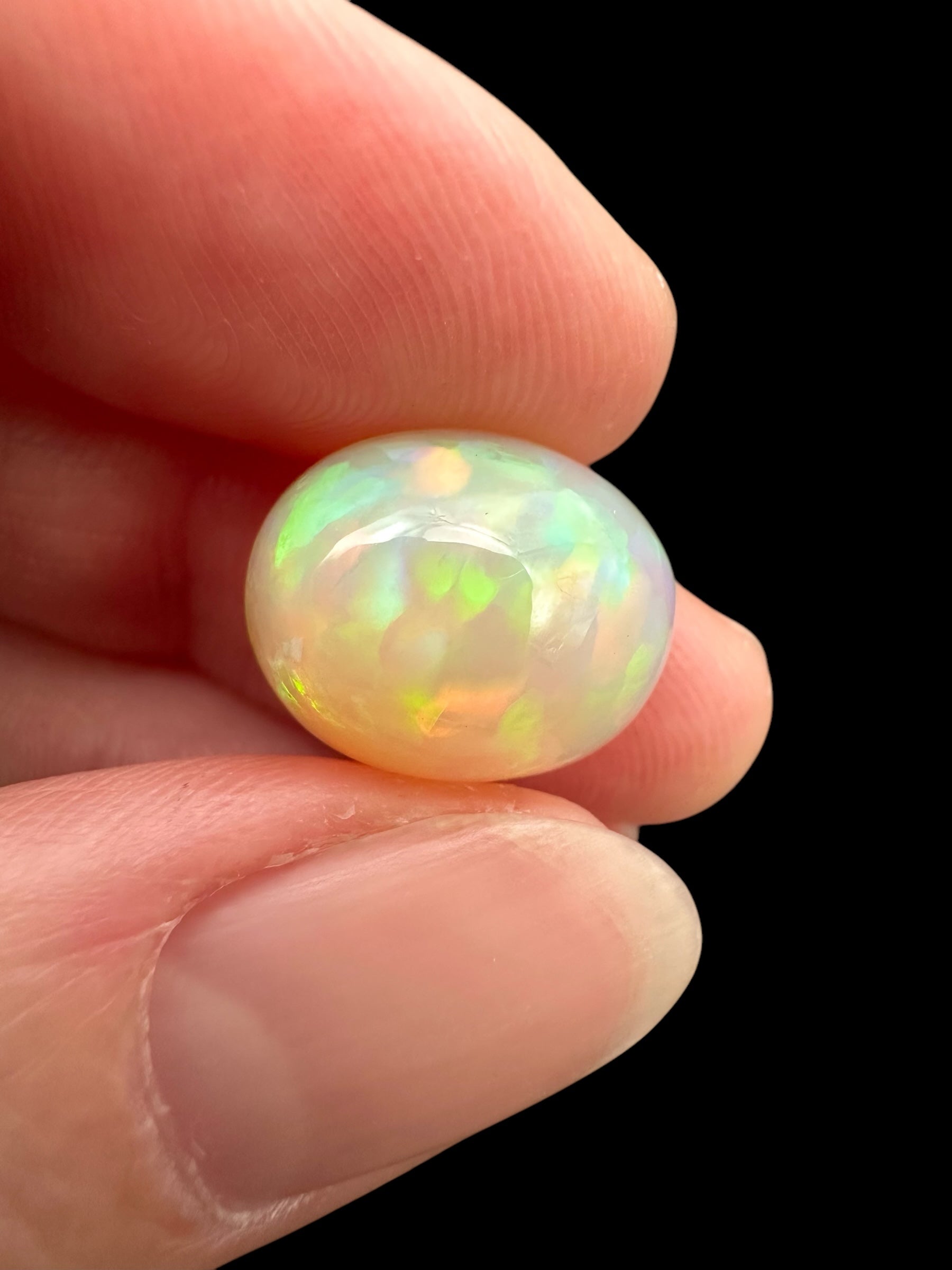 Precious opal cabochon 6,7ct – Welo, Ethiopia