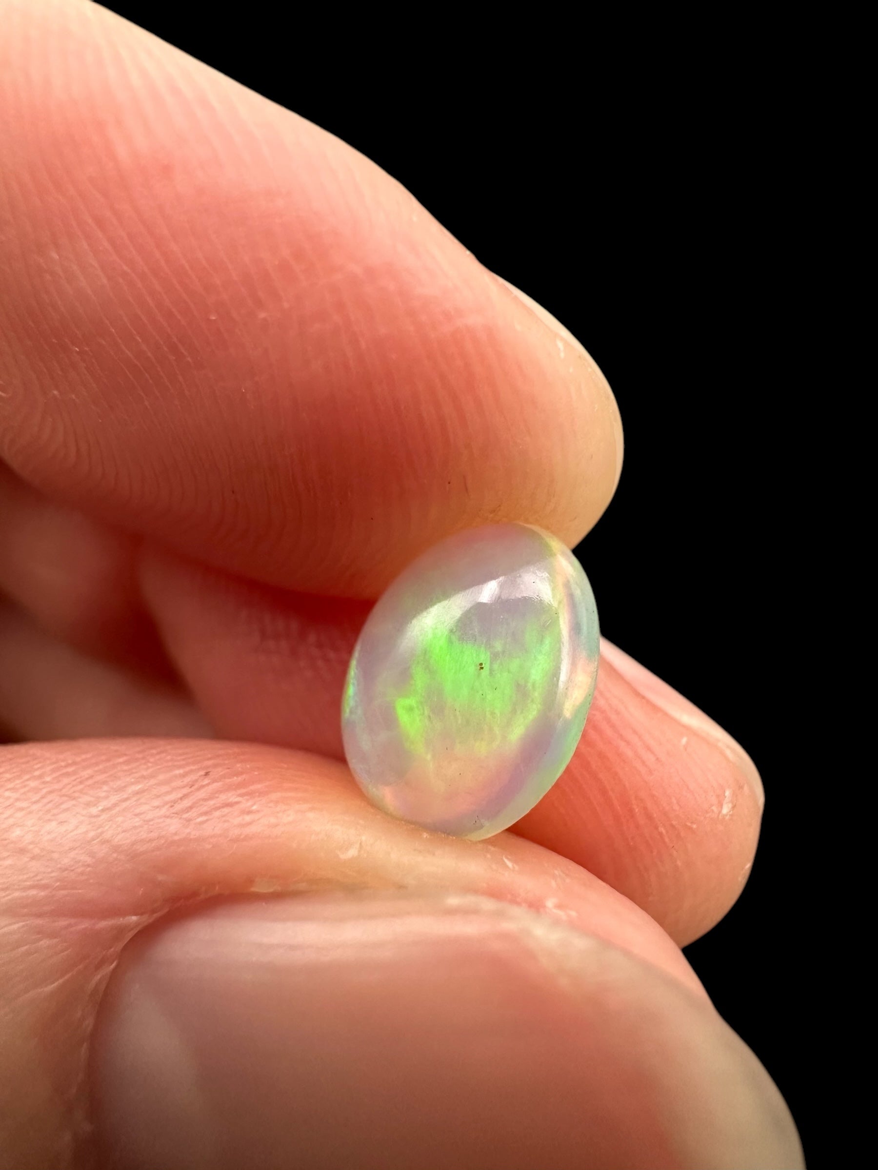 Precious opal cabochon 1ct – Welo, Ethiopia - OPK071