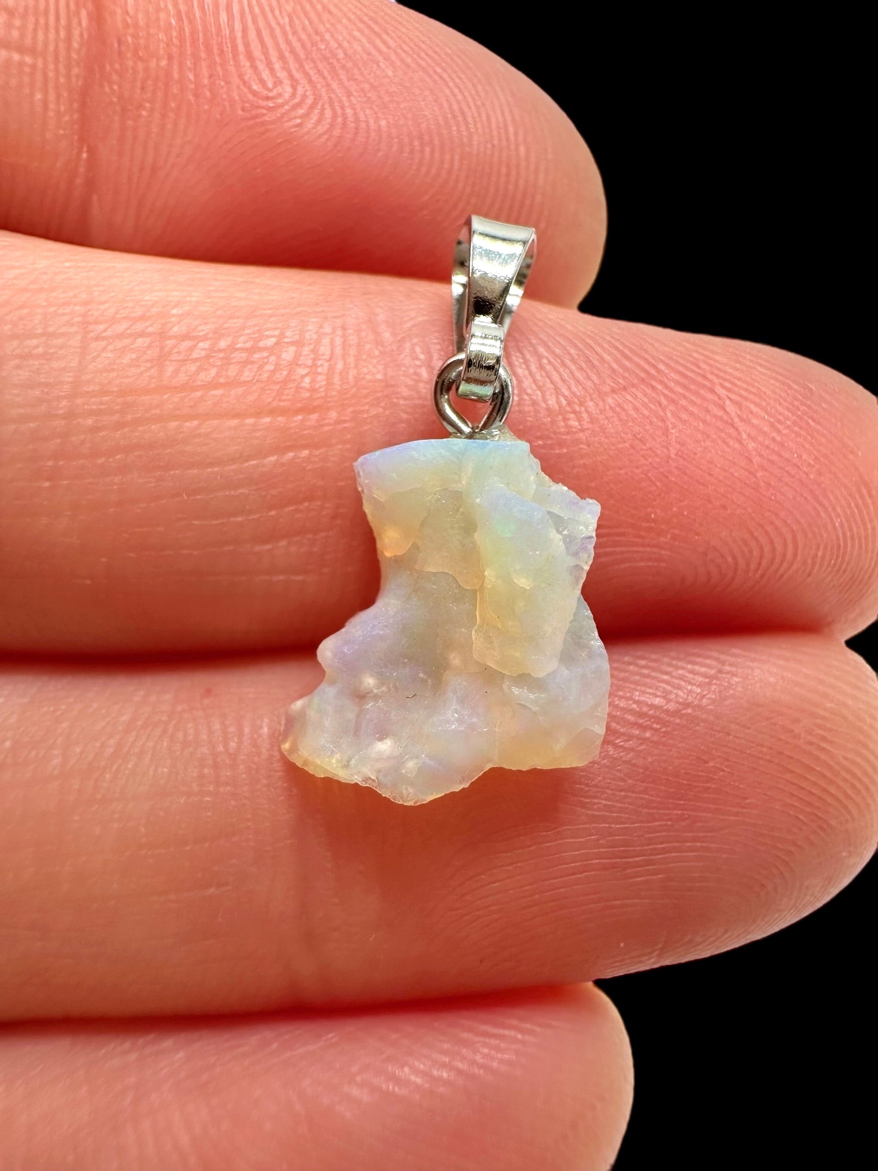 Precious opal pendant - P/OP047