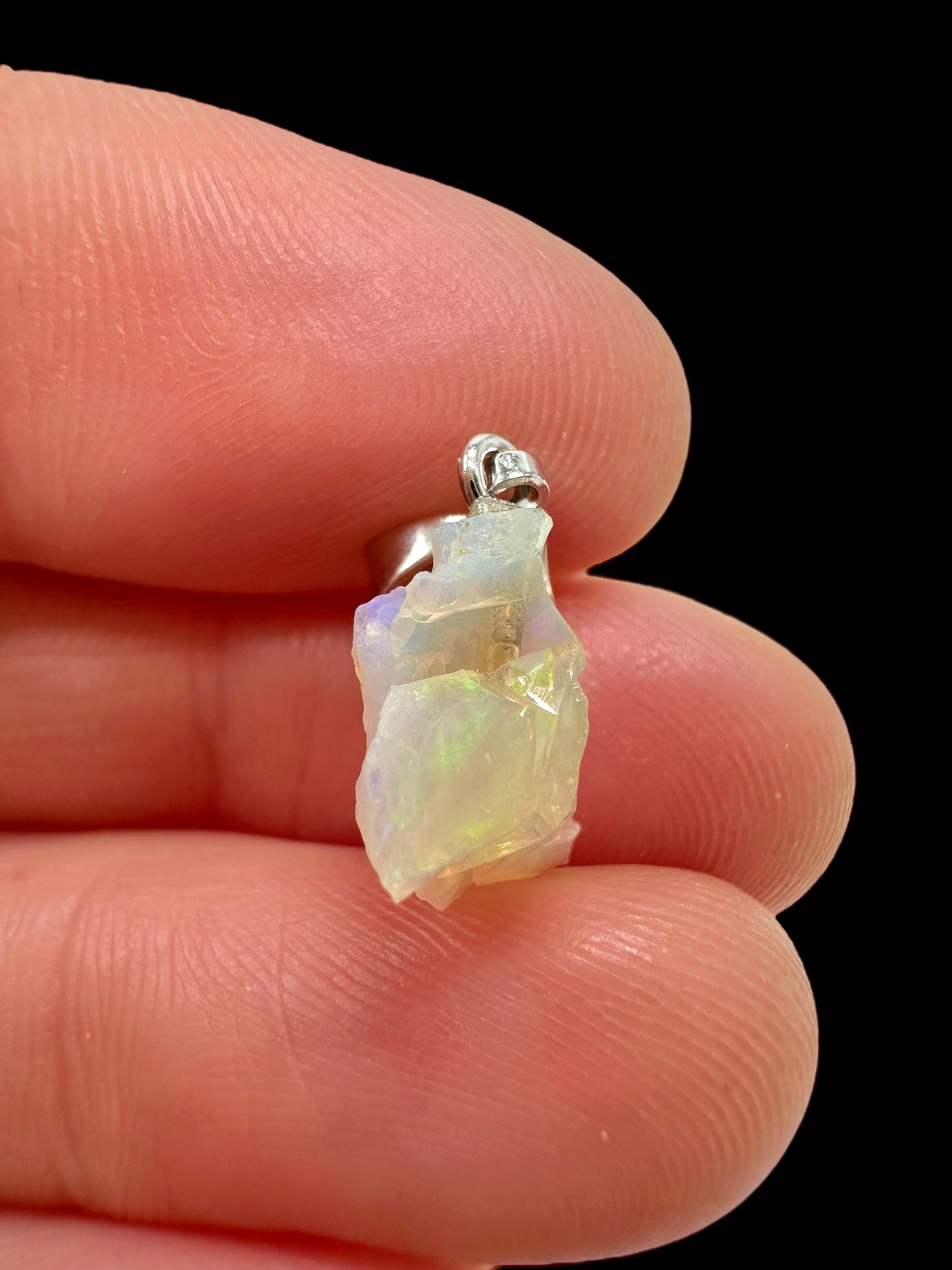 Precious opal pendant - P/OP047