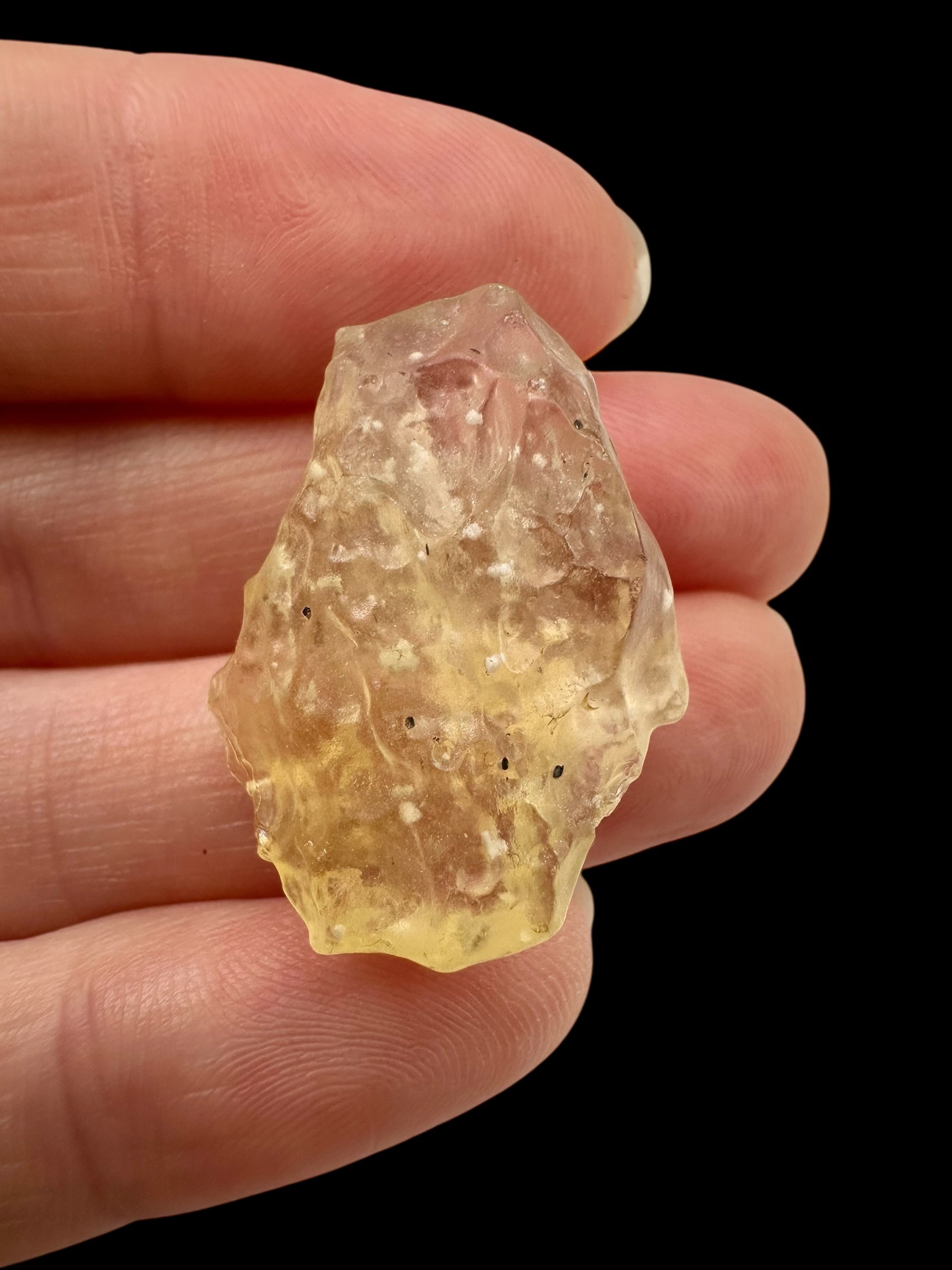Libyan desert glass with grains of sand – 5,2g