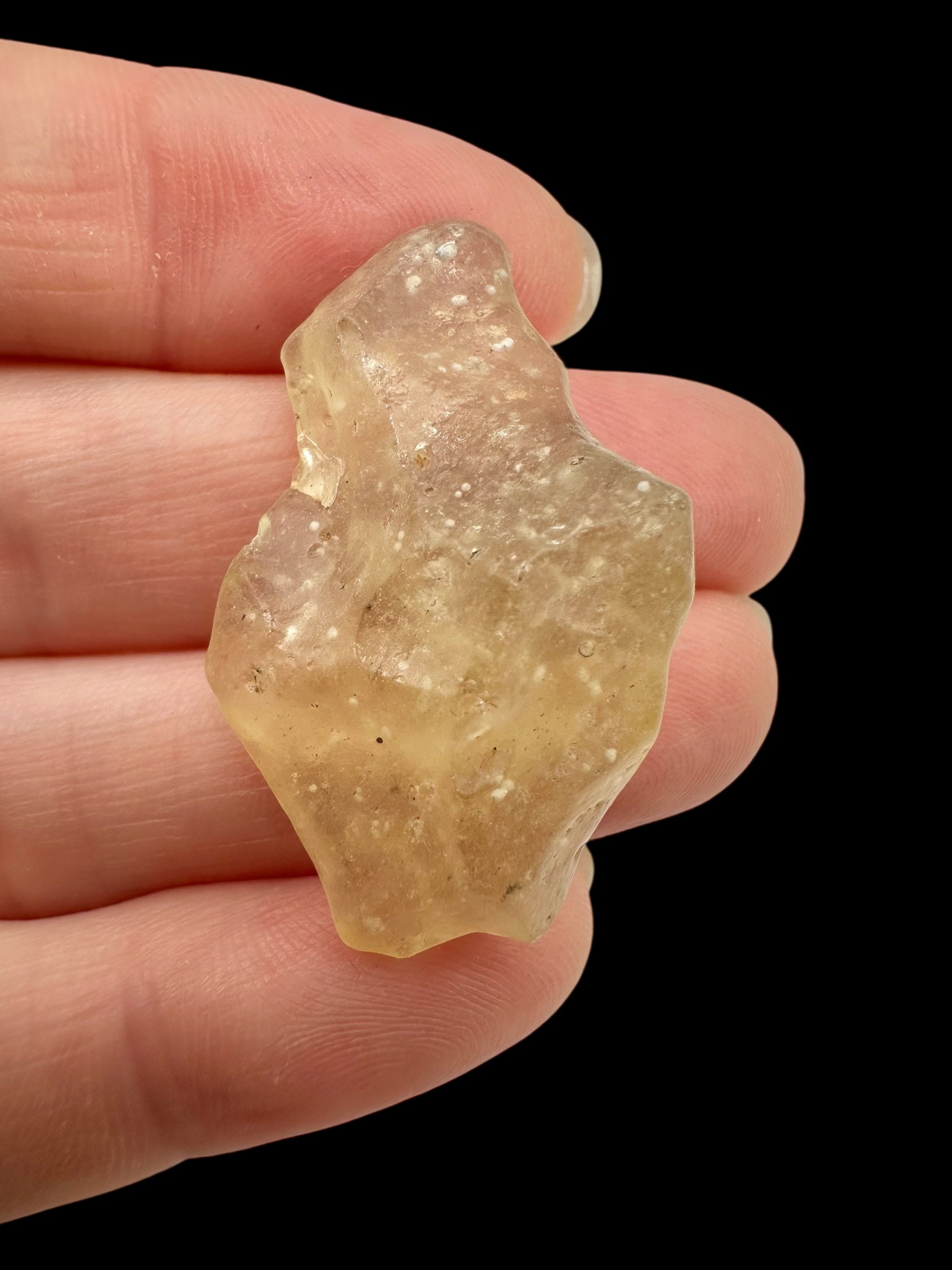 Libyan desert glass with grains of sand – 6,2g