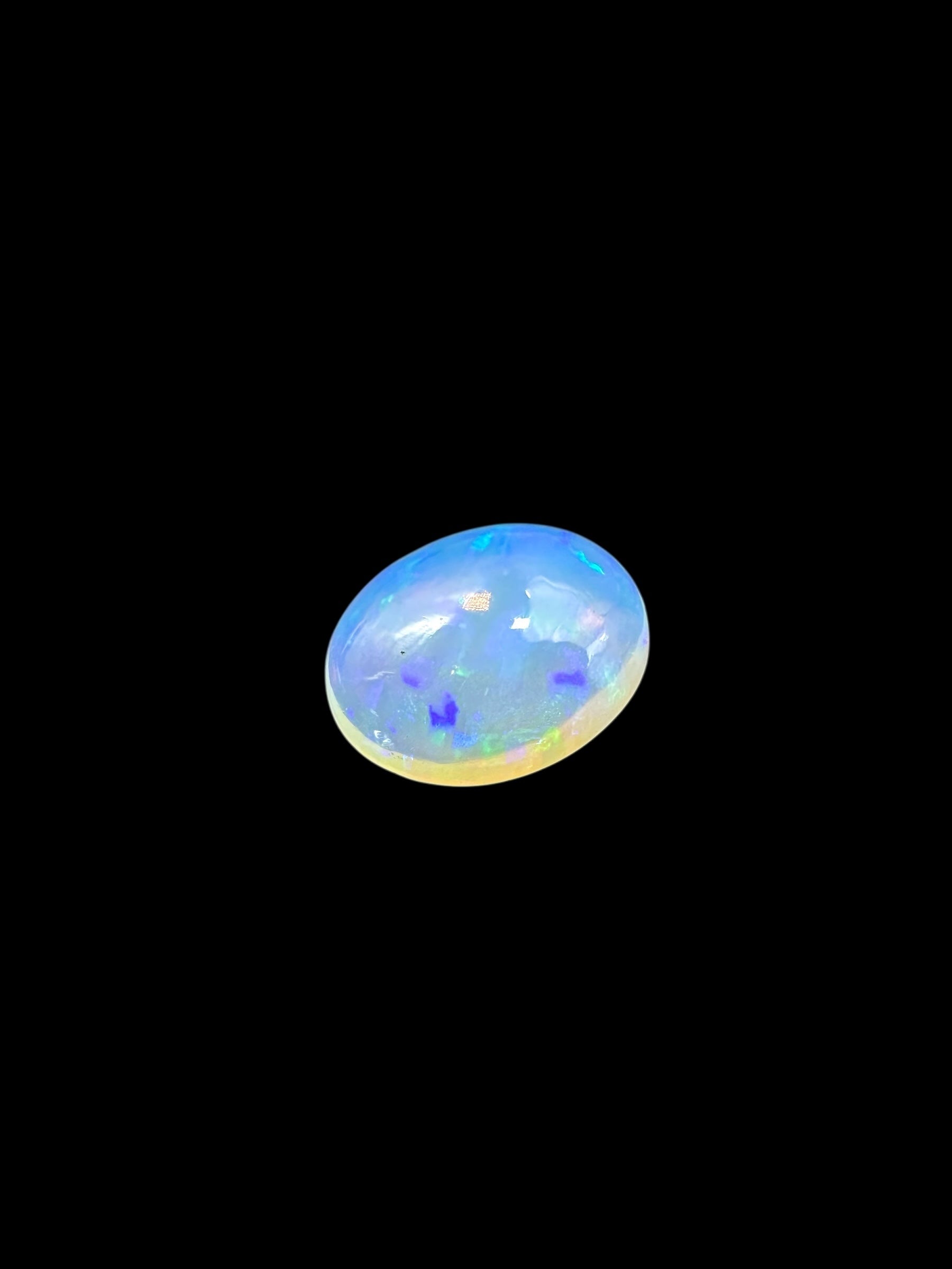 Precious opal cabochon 1,8ct – Welo, Ethiopia