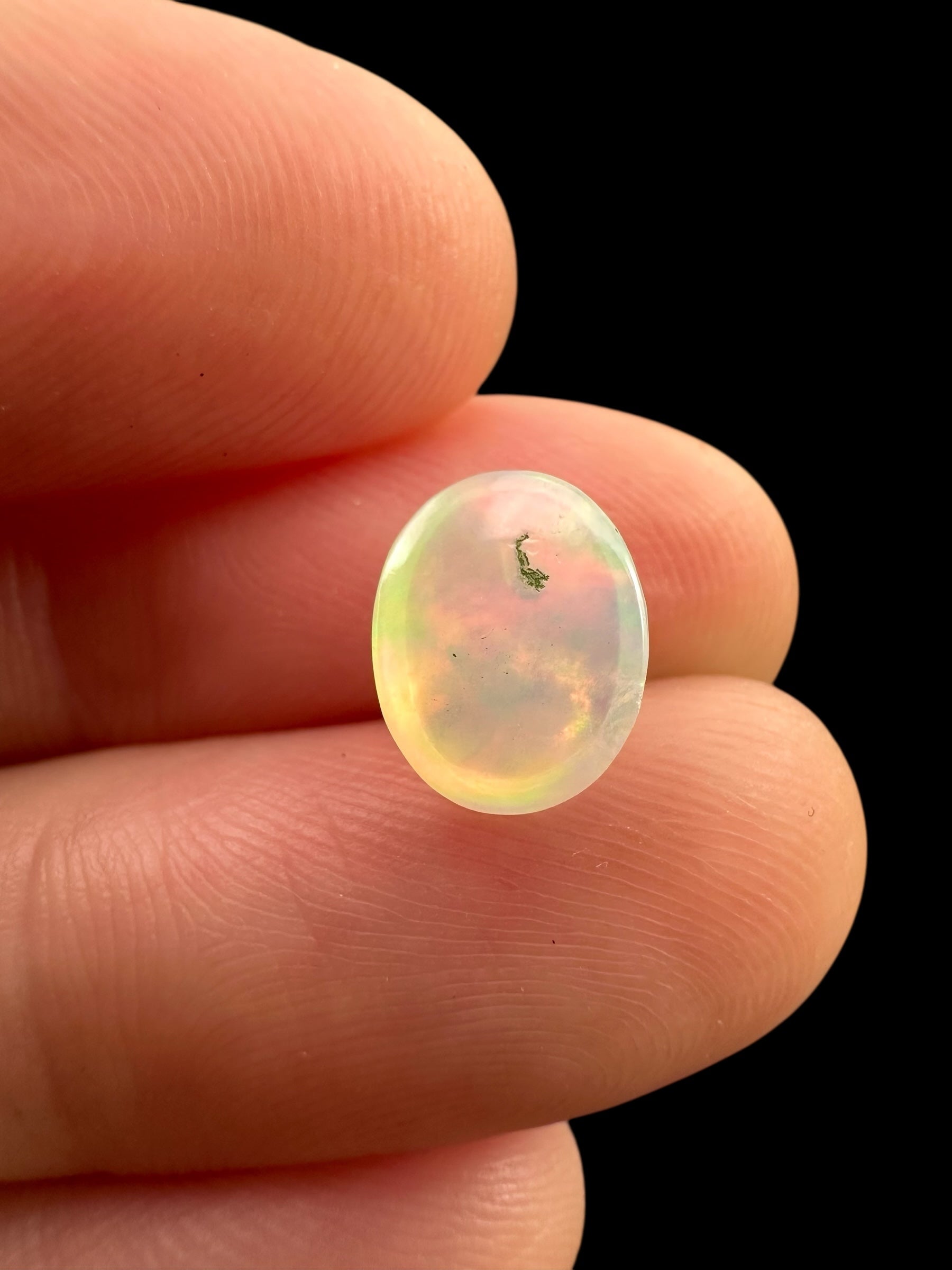 Precious opal cabochon 0,9ct – Welo, Ethiopia - OPK089