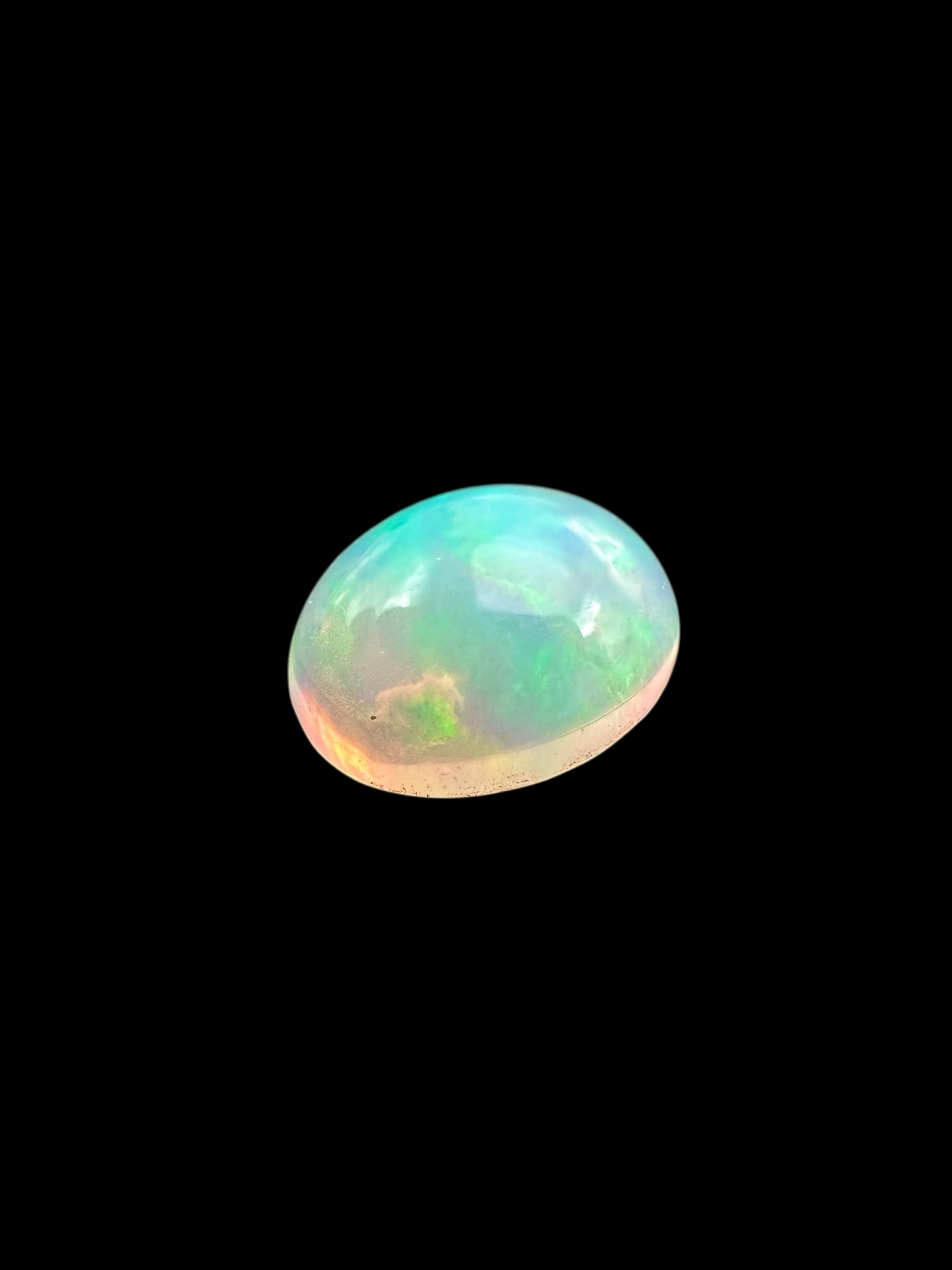 Precious opal cabochon 0,9ct – Welo, Ethiopia
