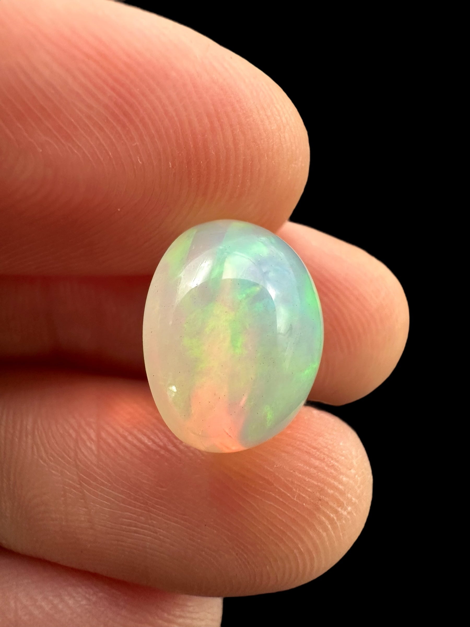 Precious opal cabochon 3,9ct – Welo, Ethiopia