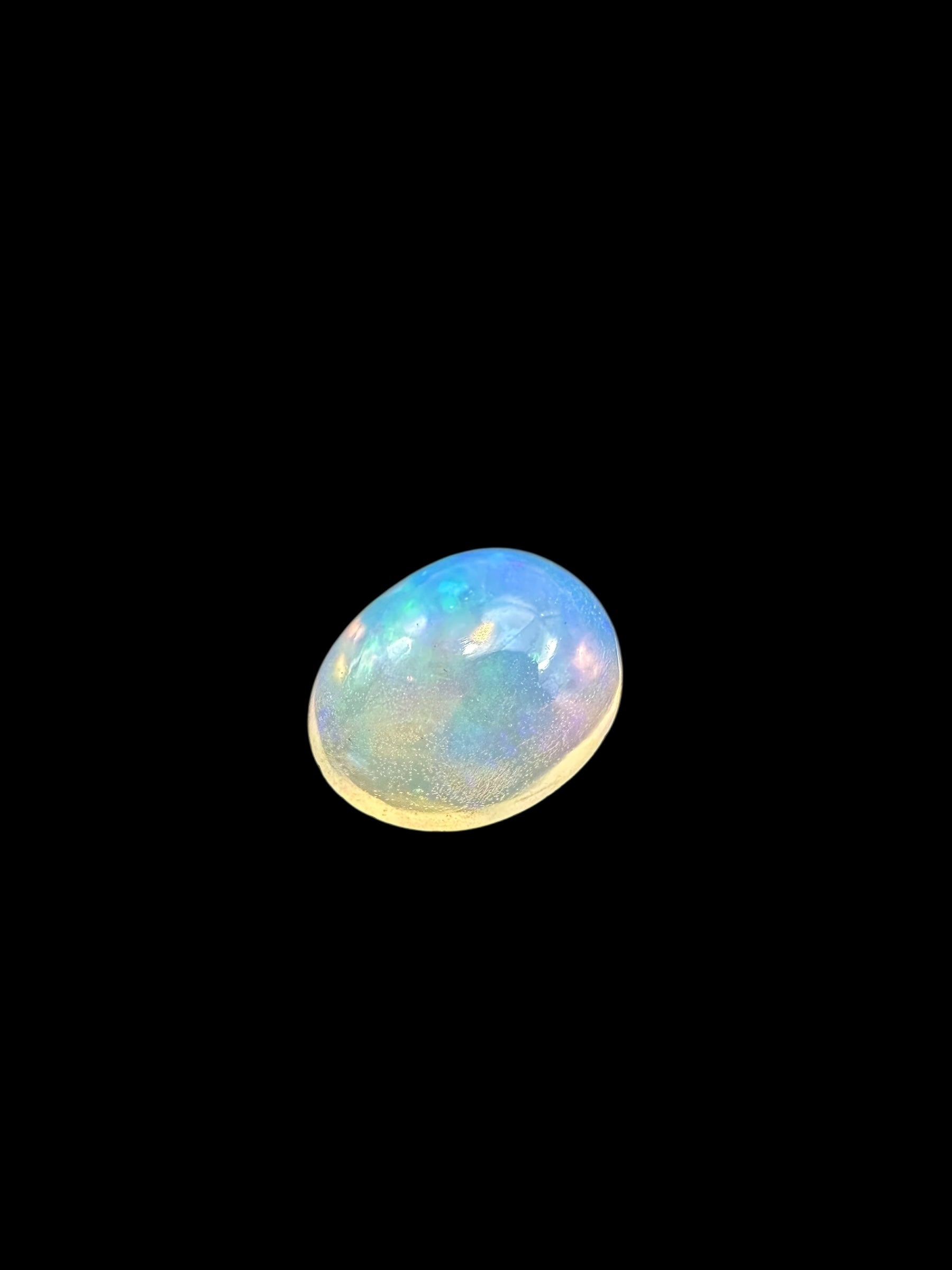 Precious opal cbochon 0,9ct – Welo, Ethiopia
