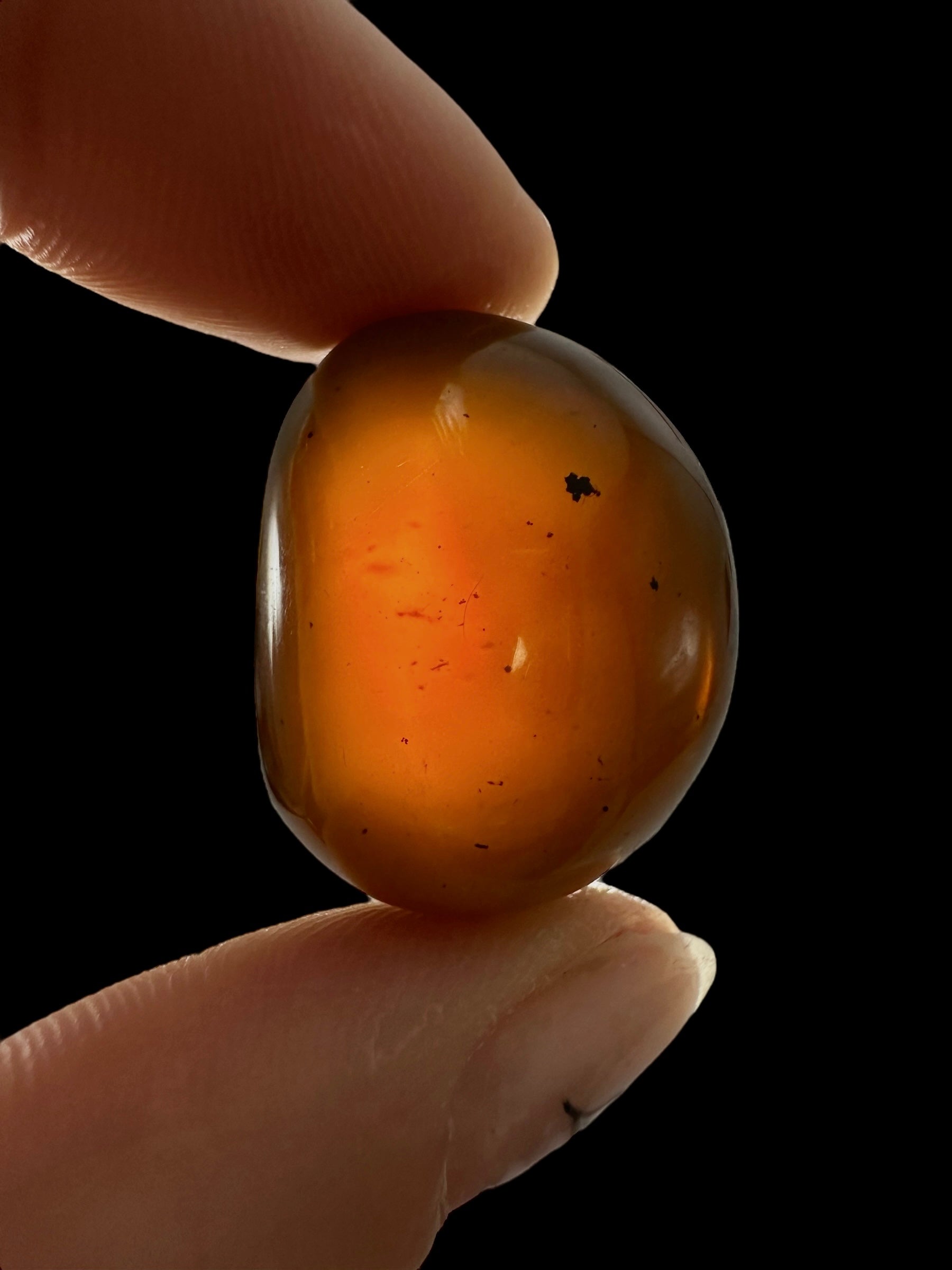 Tumbled amber – Sumatra, Indonesia - JN361