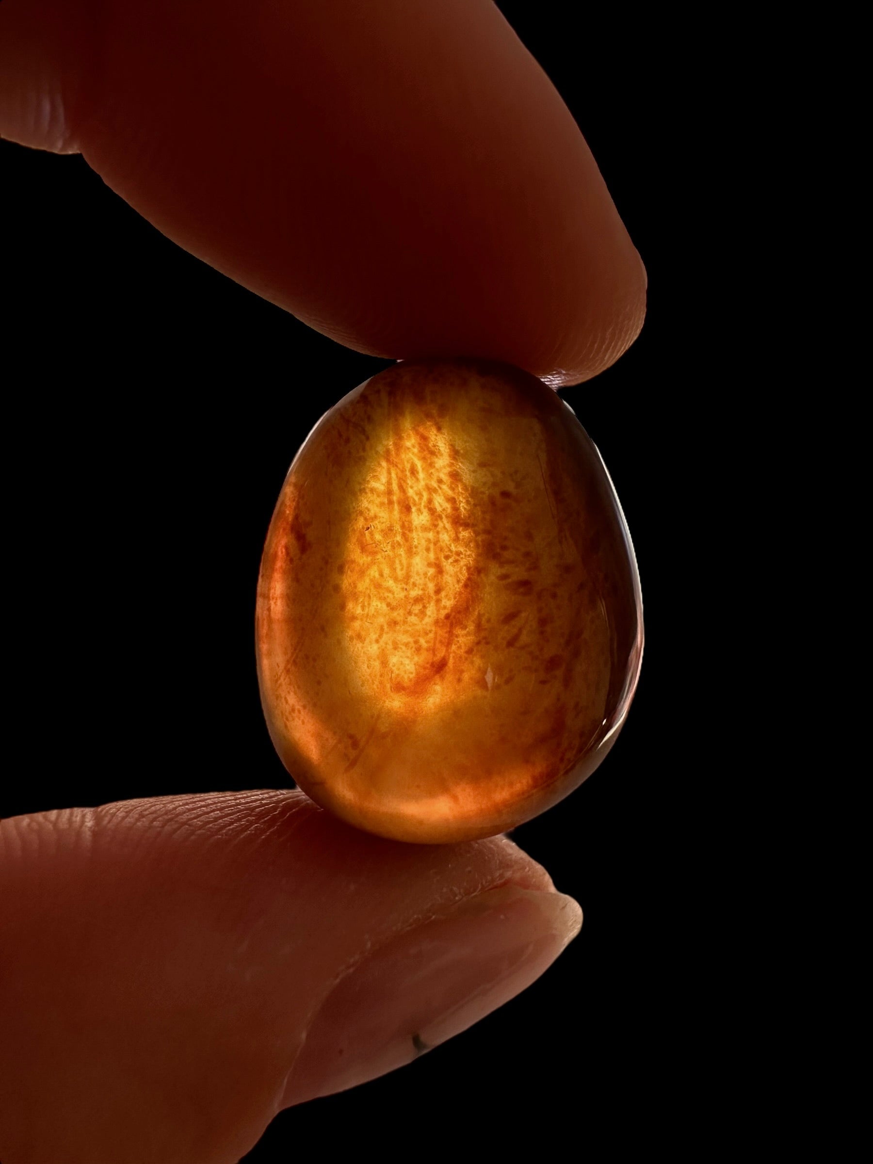 Tumbled amber – Sumatra, Indonesia - JN363