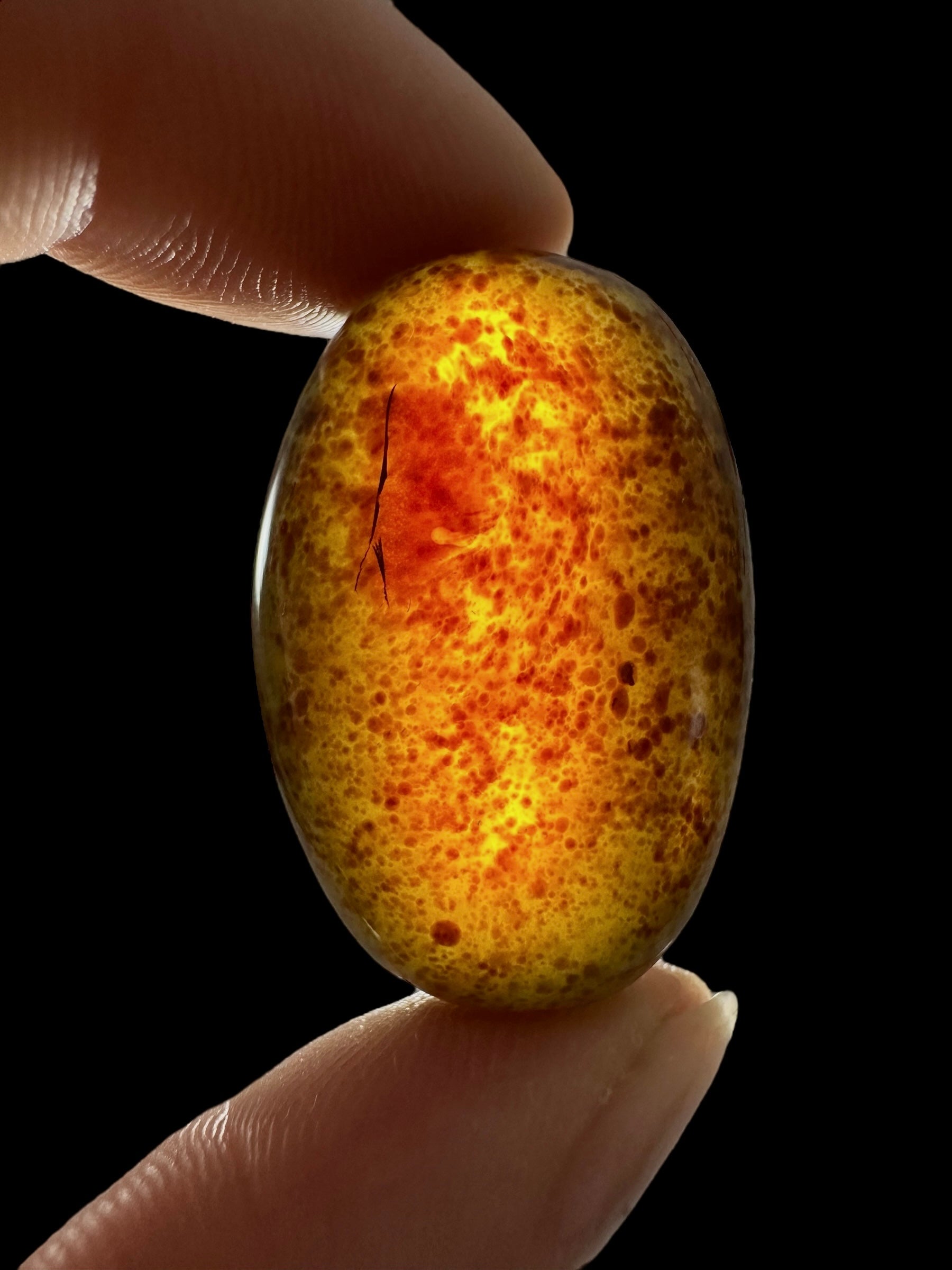 Tumbled amber – Sumatra, Indonesia - JN365