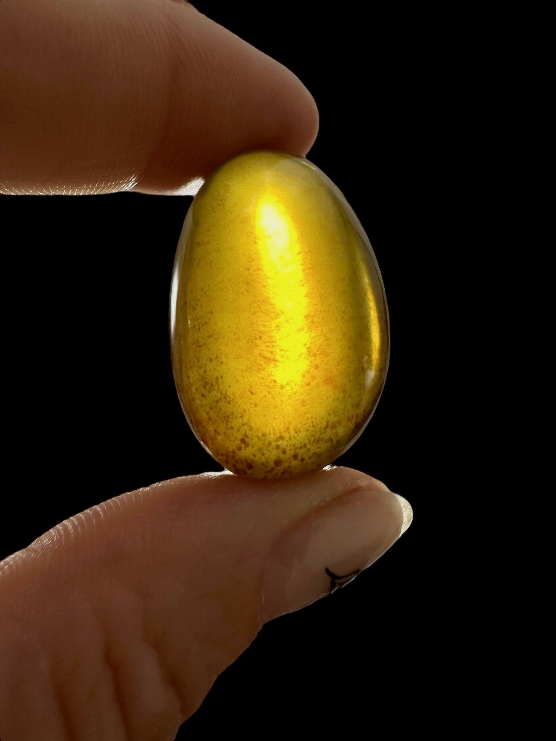 Tumbled amber – Sumatra, Indonesia - JN367