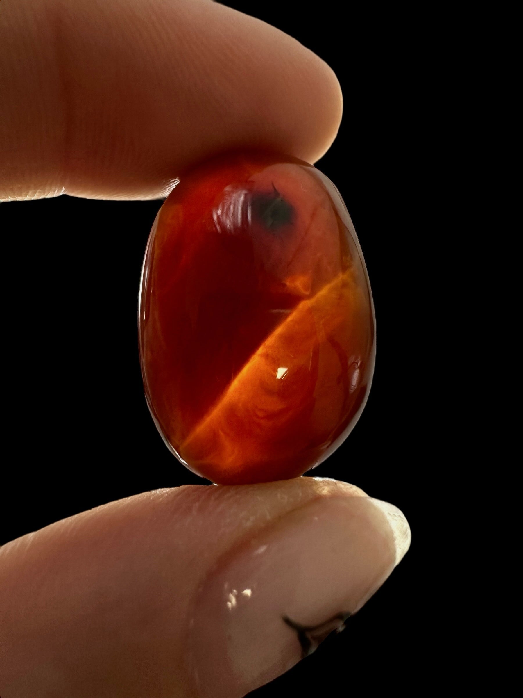 Tumbled amber – Sumatra, Indonesia - JN368