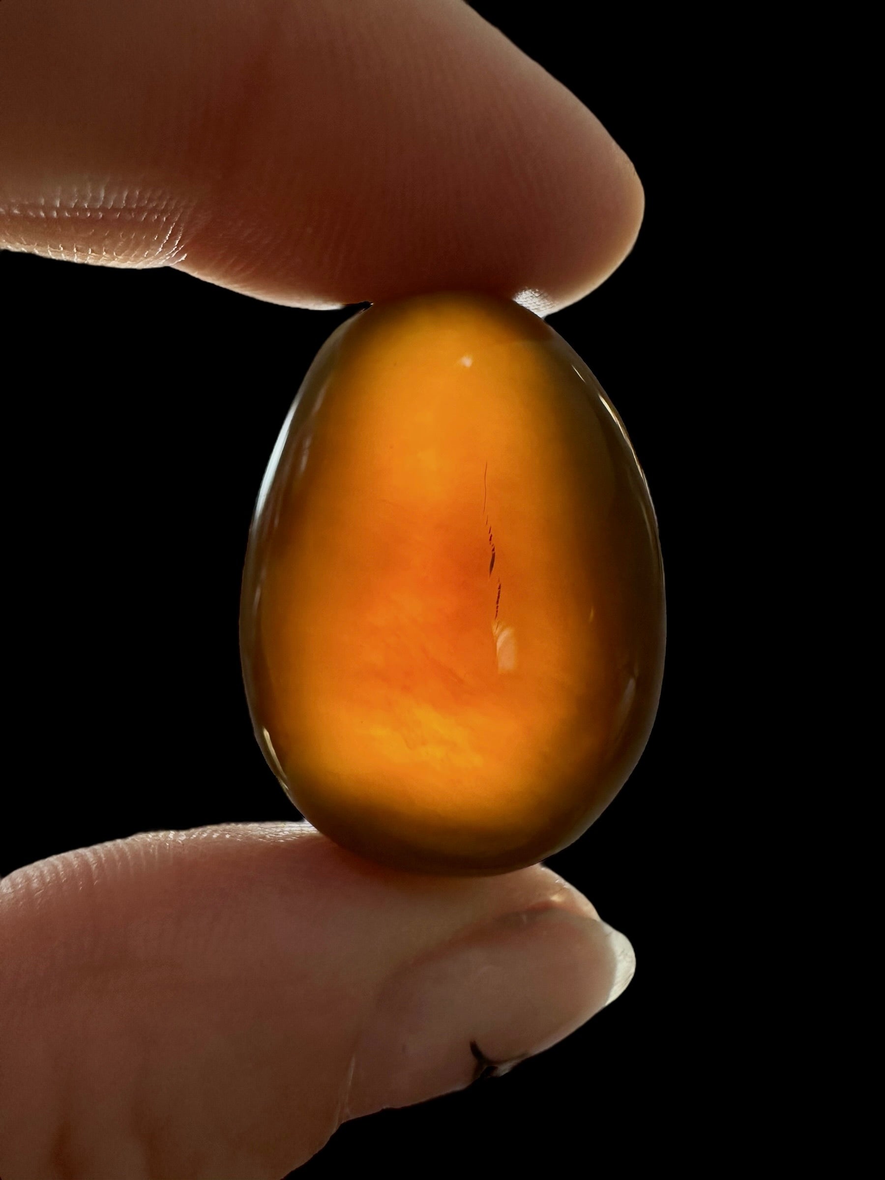 Tumbled amber – Sumatra, Indonesia - JN373