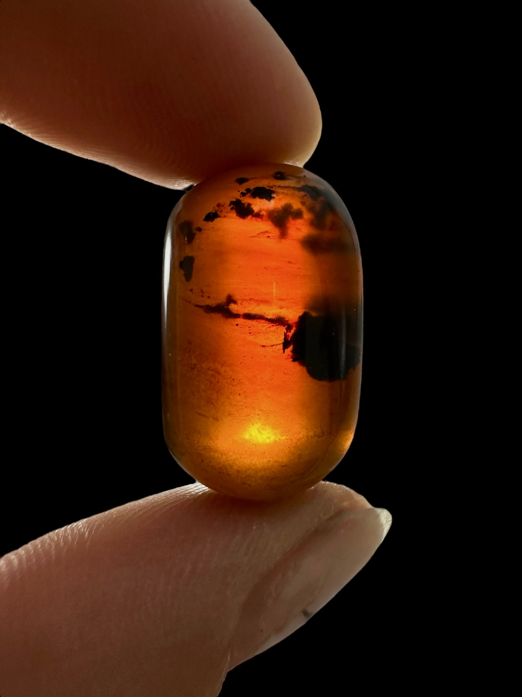 Tumbled amber – Sumatra, Indonesia - JN378