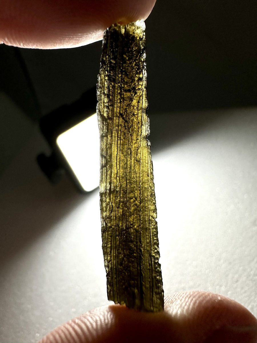 Moldavite – Vetrna Hurka – 3,8g - V2255 retroilluminata