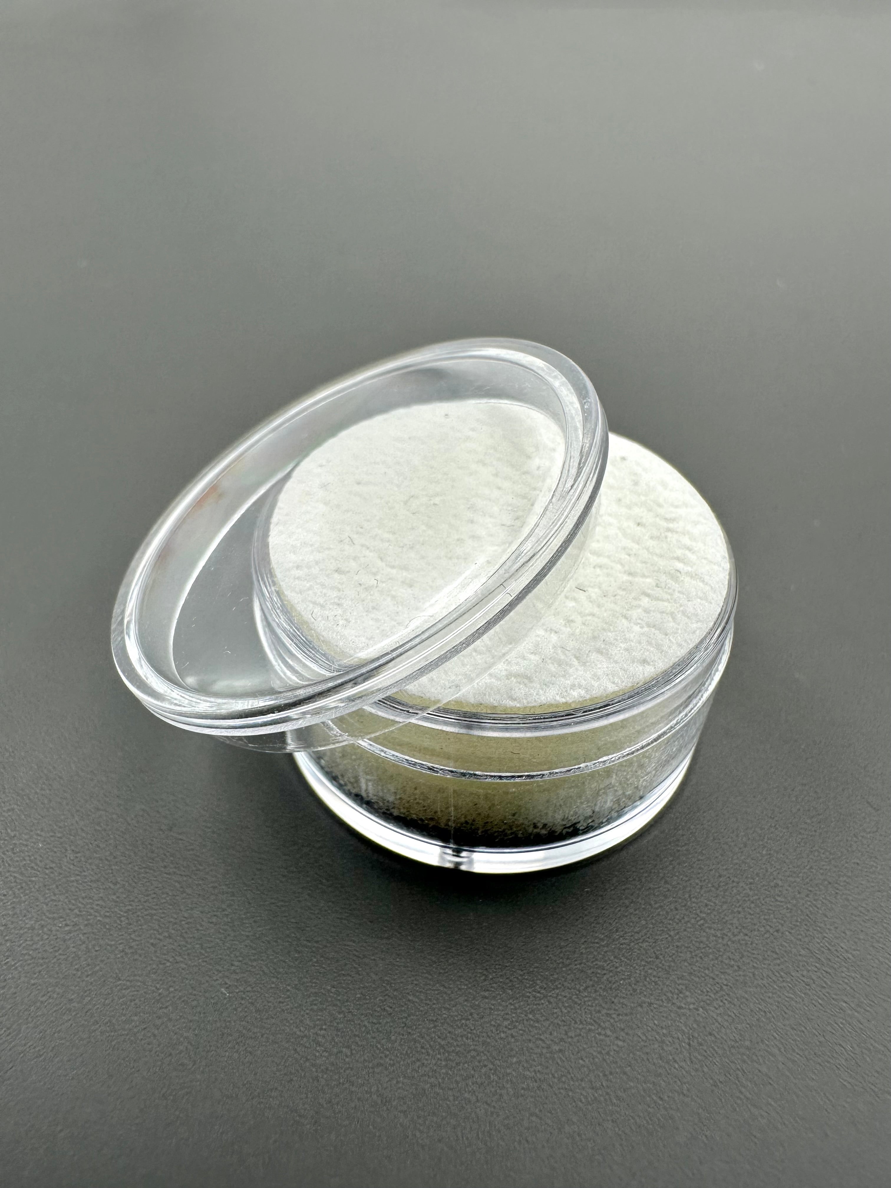 Round box for mineral samples (black and white) - PK002