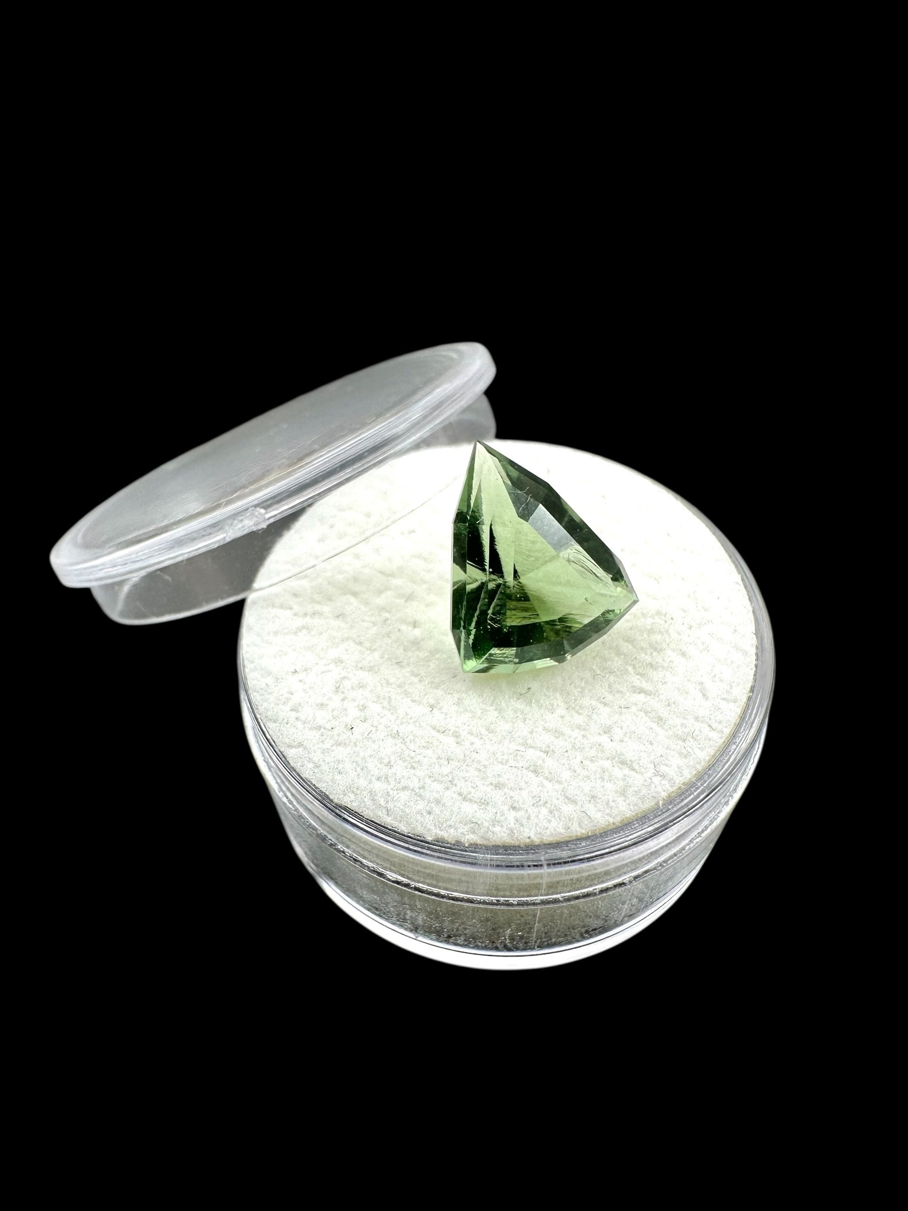 Round box for mineral samples (black and white) - PK002