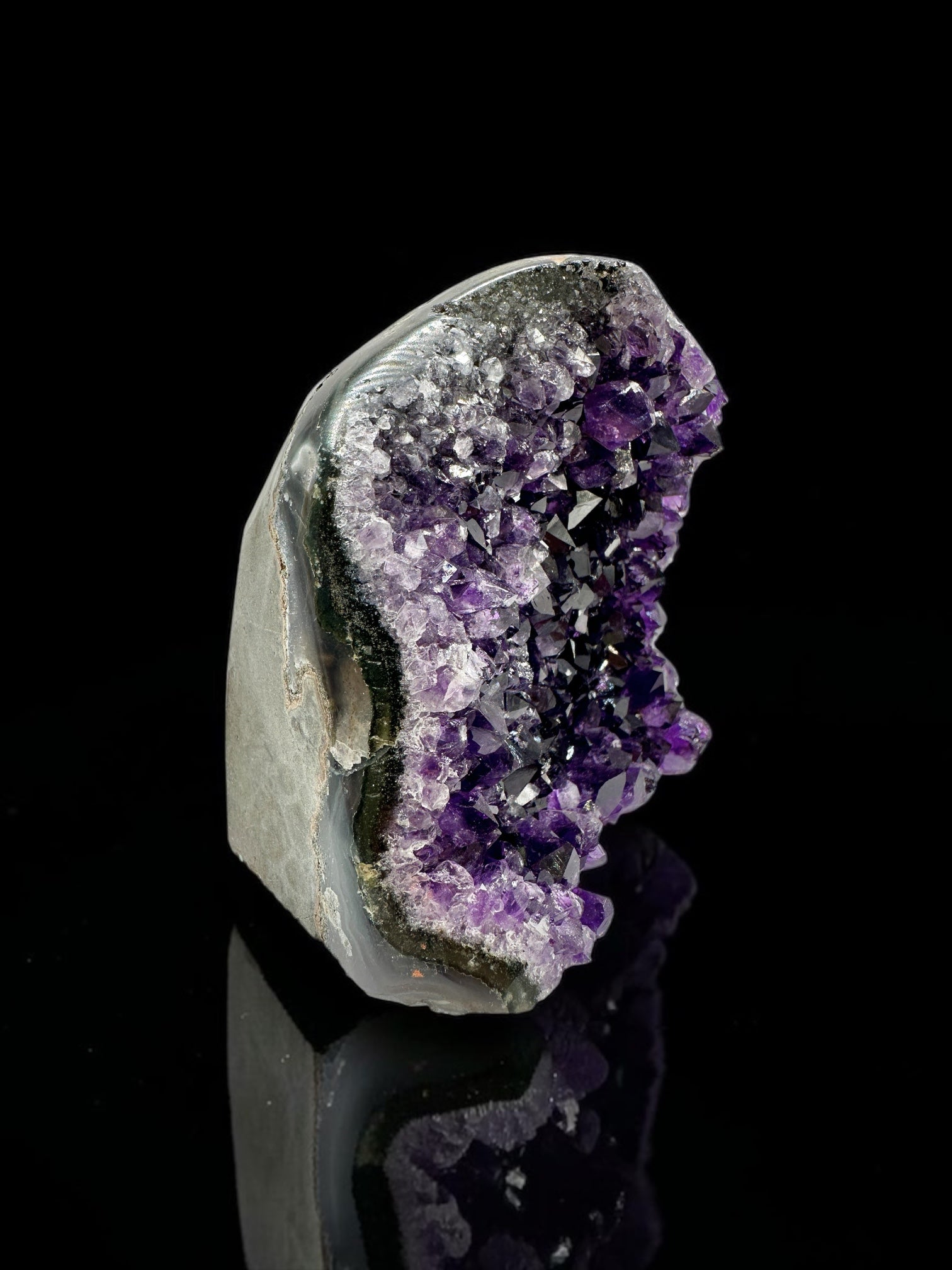 Amethyst geode (polished) – Uruguay - AMG46