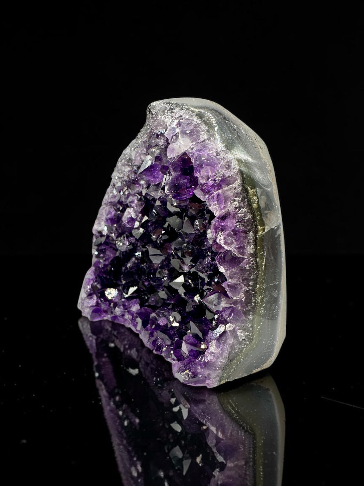 Amethyst geode (polished) – Uruguay - AMG46