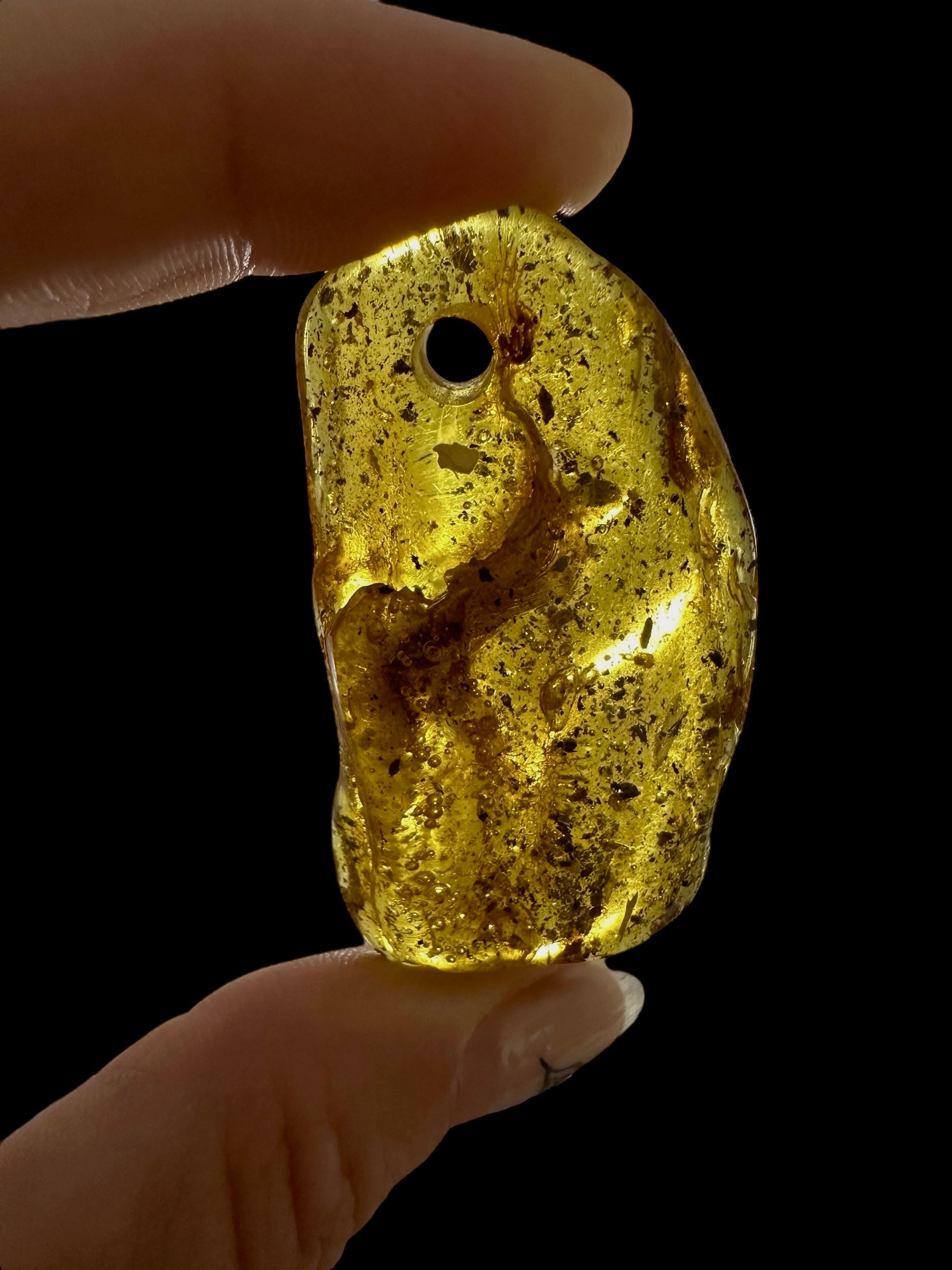 Amber with a drilled hole for hanging 9,4g – Lithuania - JND01