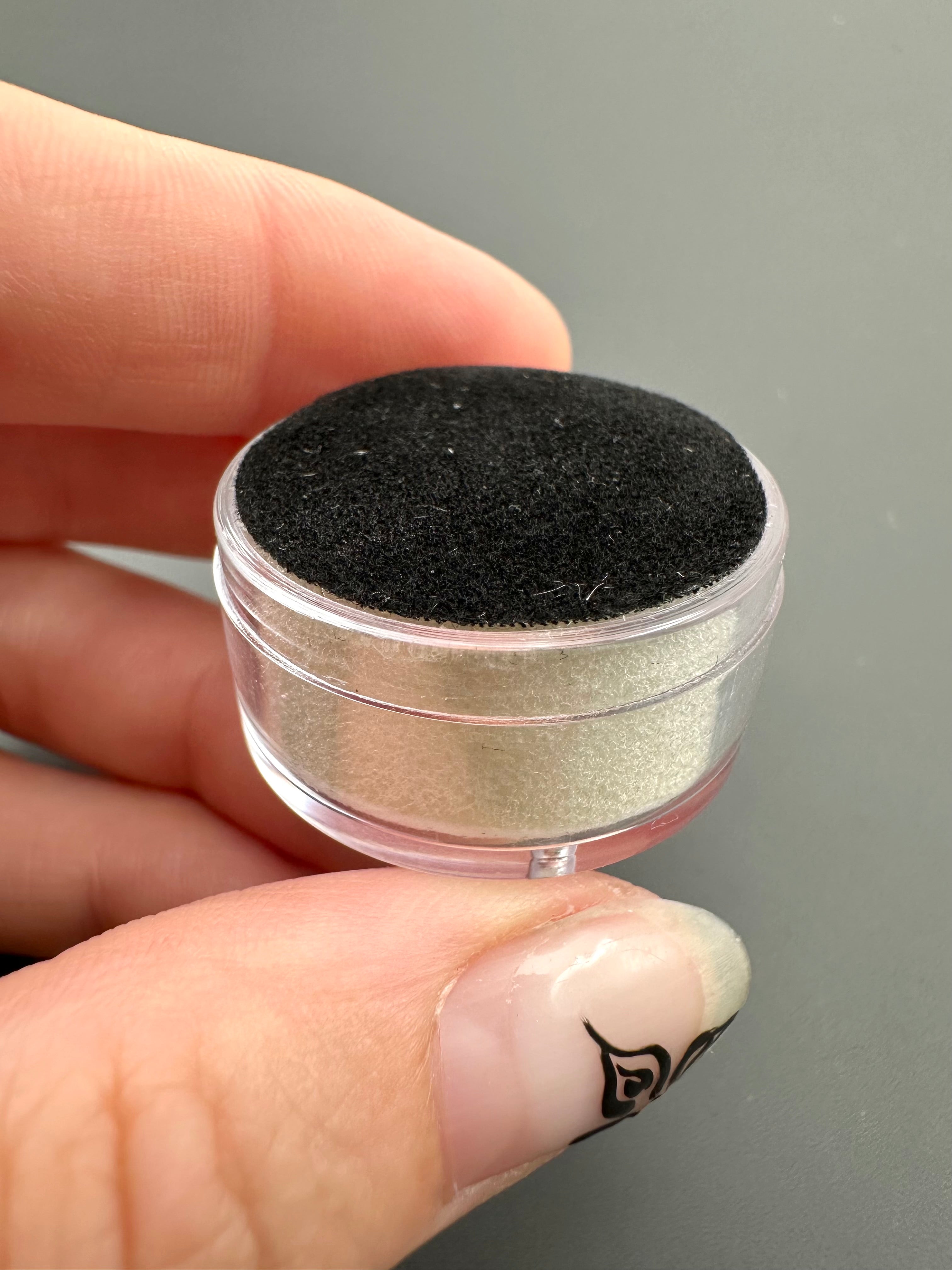 Pack of 20 pcs round boxes for mineral samples (black and white) - PK003