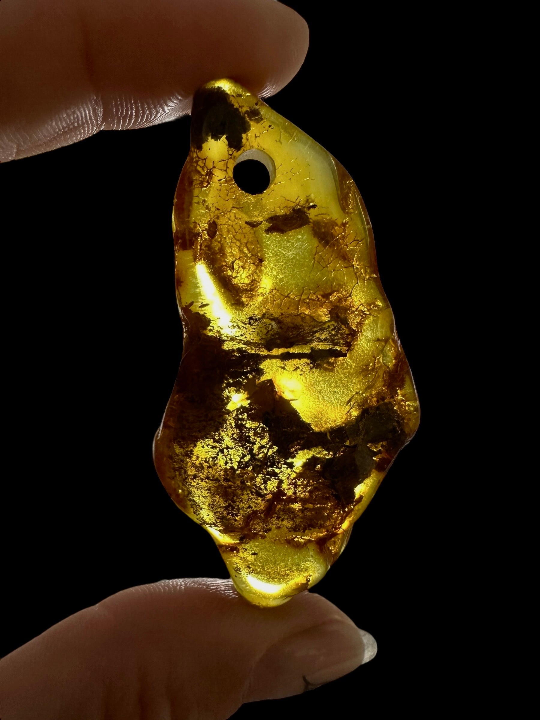 Amber with a drilled hole for hanging 9g – Lithuania - JND02