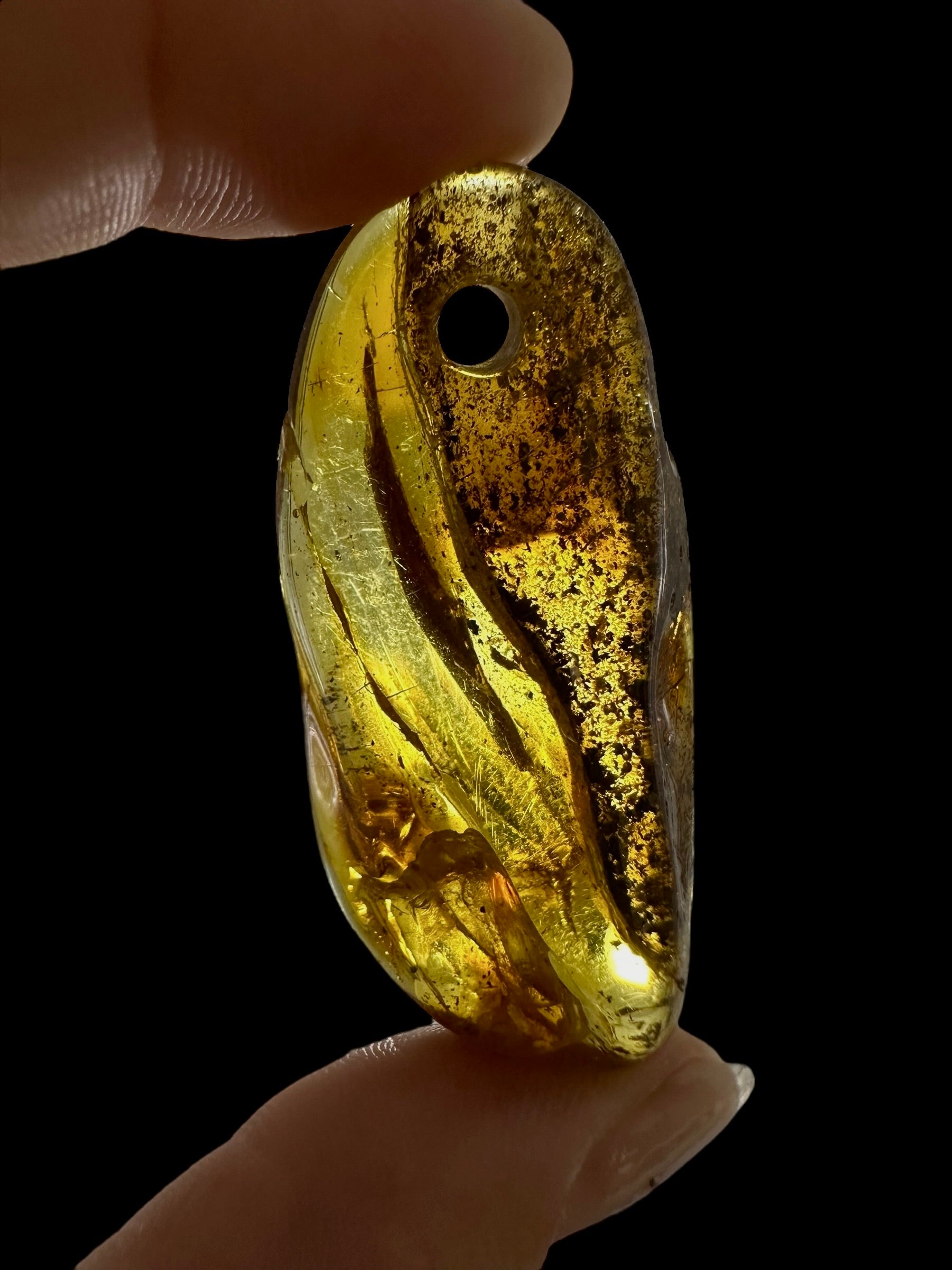 Amber with a drilled hole for hanging 9,2g – Lithuania - JND04