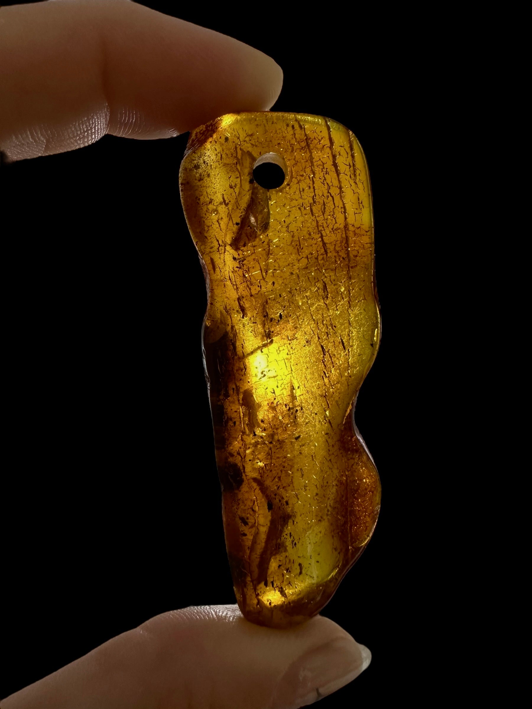 Amber with a drilled hole for hanging 11,3g – Lithuania - JND06
