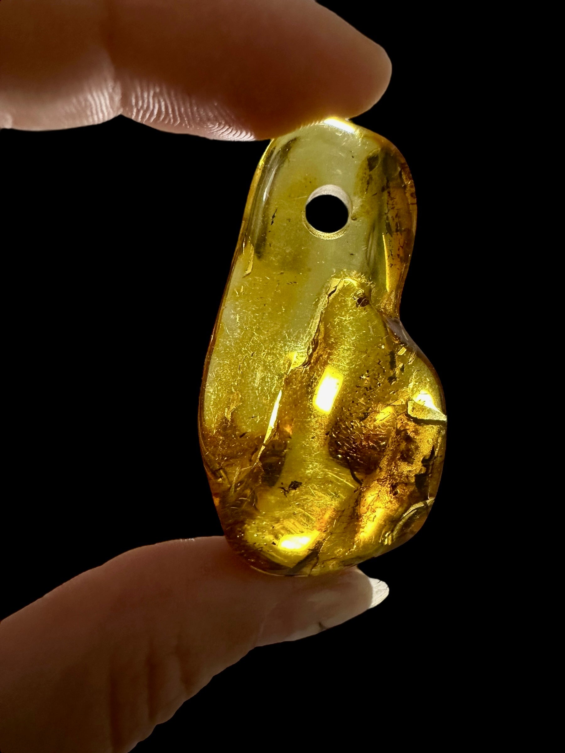 Amber with a drilled hole for hanging 5,5g – Lithuania - JND19