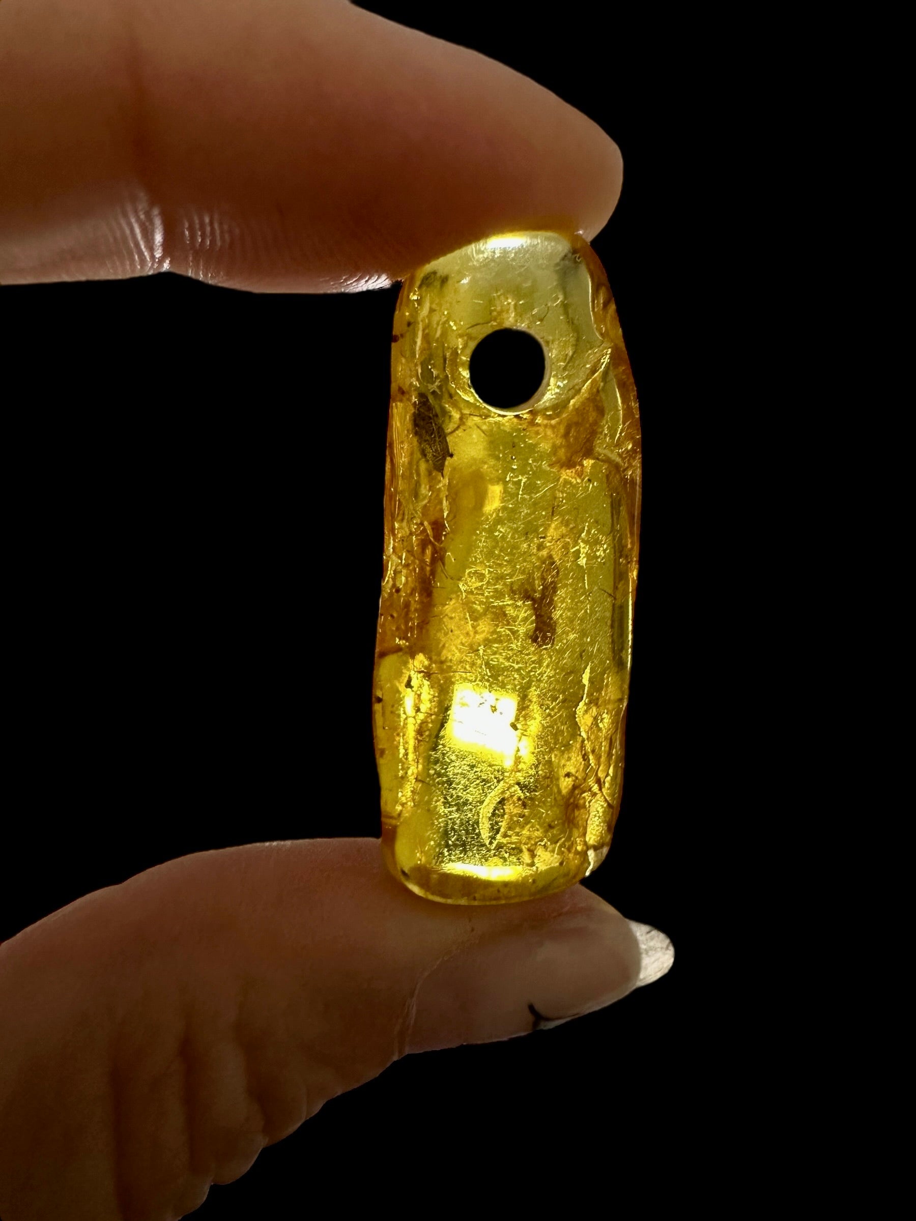 Amber with a drilled hole for hanging 2,3g – Lithuania - JND20