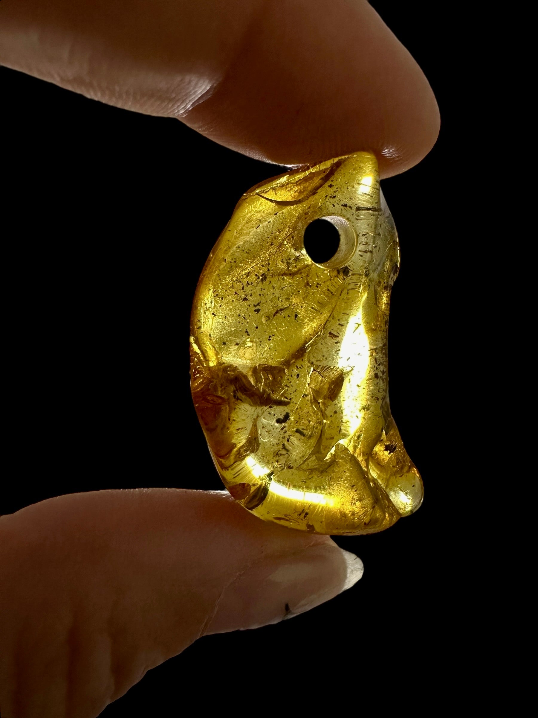 Amber with a drilled hole for hanging 3,1g – Lithuania - JND23