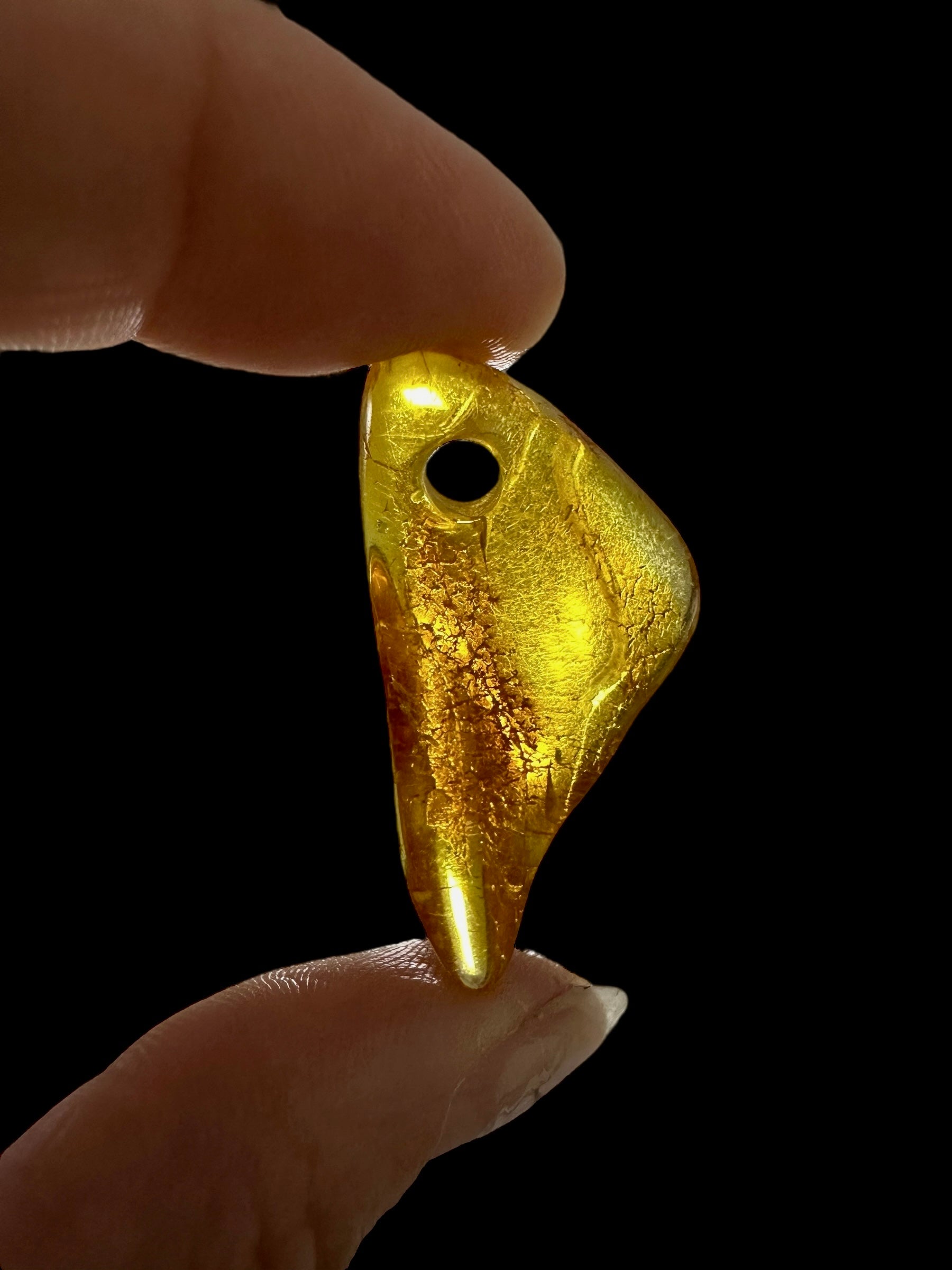 Amber with a drilled hole for hanging 2,4g – Lithuania - JND25