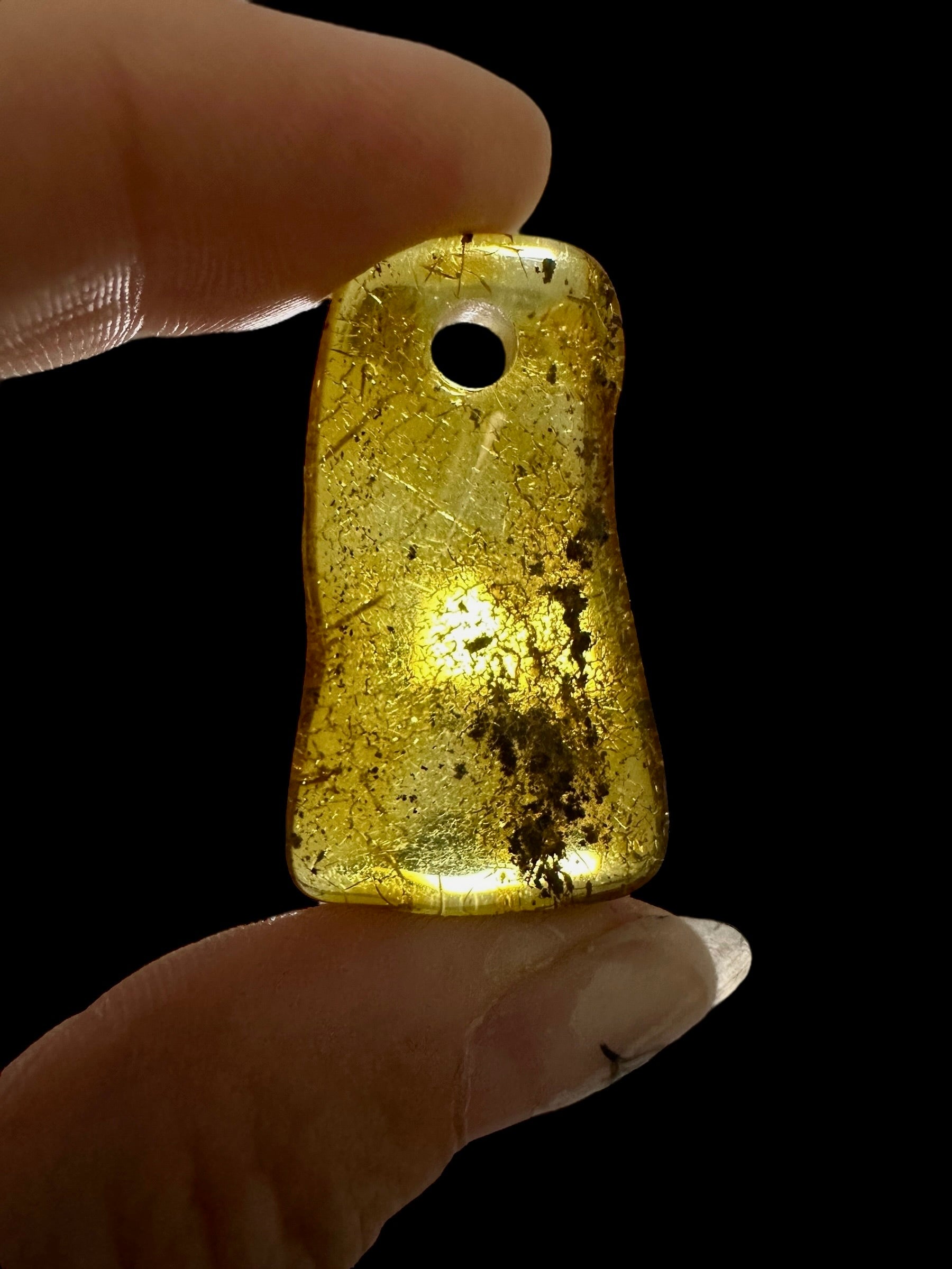 Amber with a drilled hole for hanging 2,6g – Lithuania - JND26