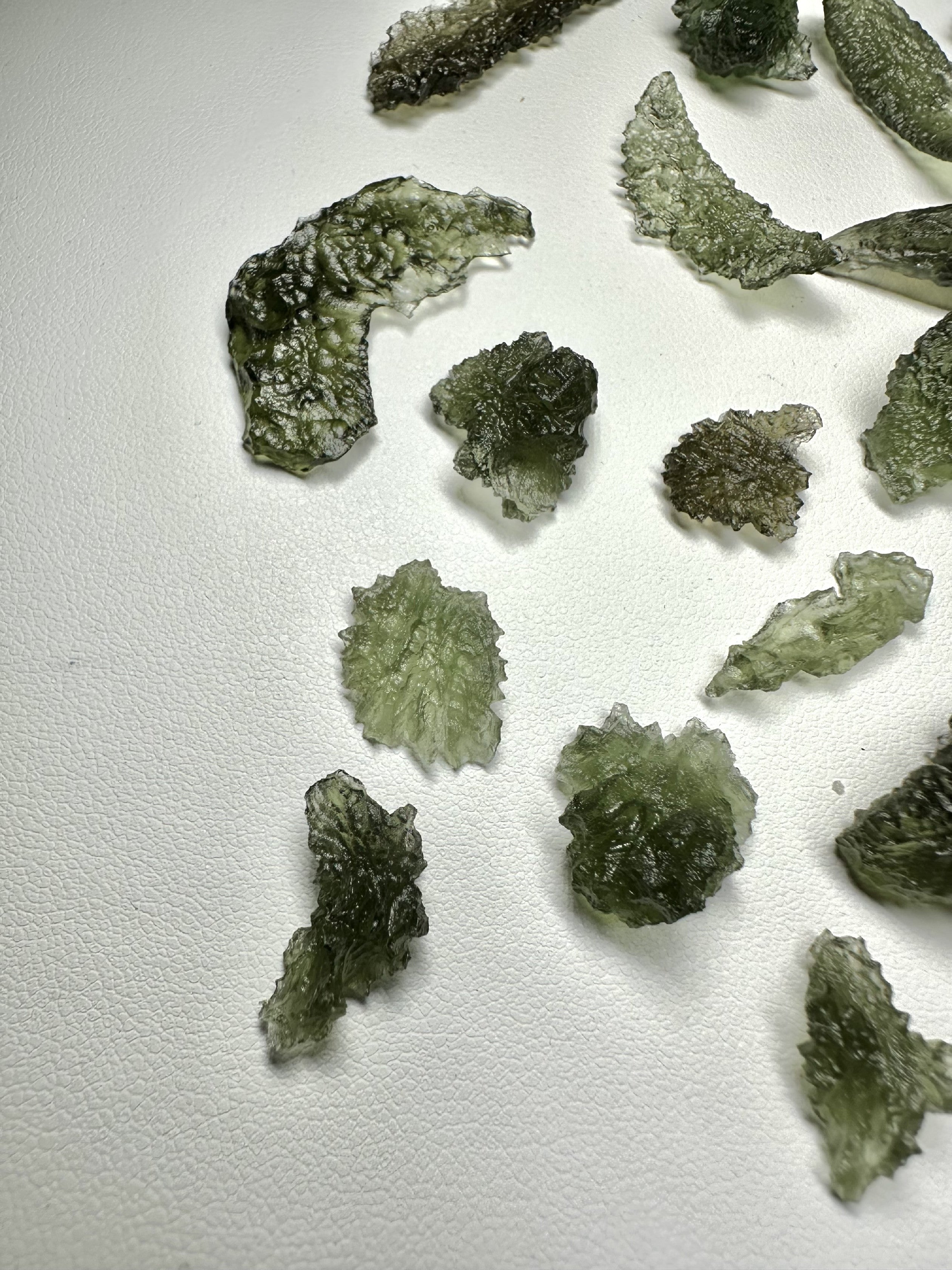 Moldavite shards – 25g - VVEL02