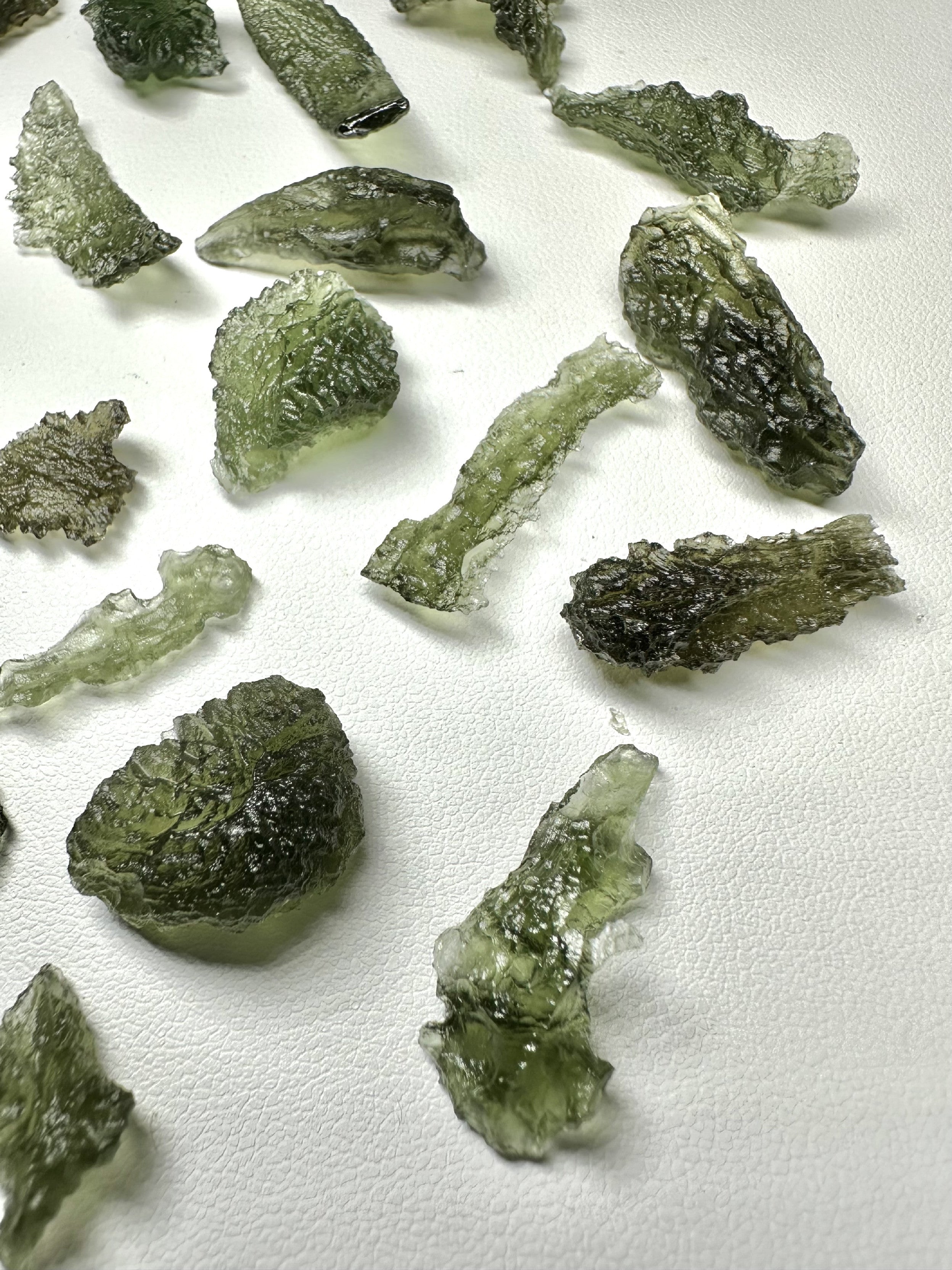 Moldavite shards – 25g - VVEL02